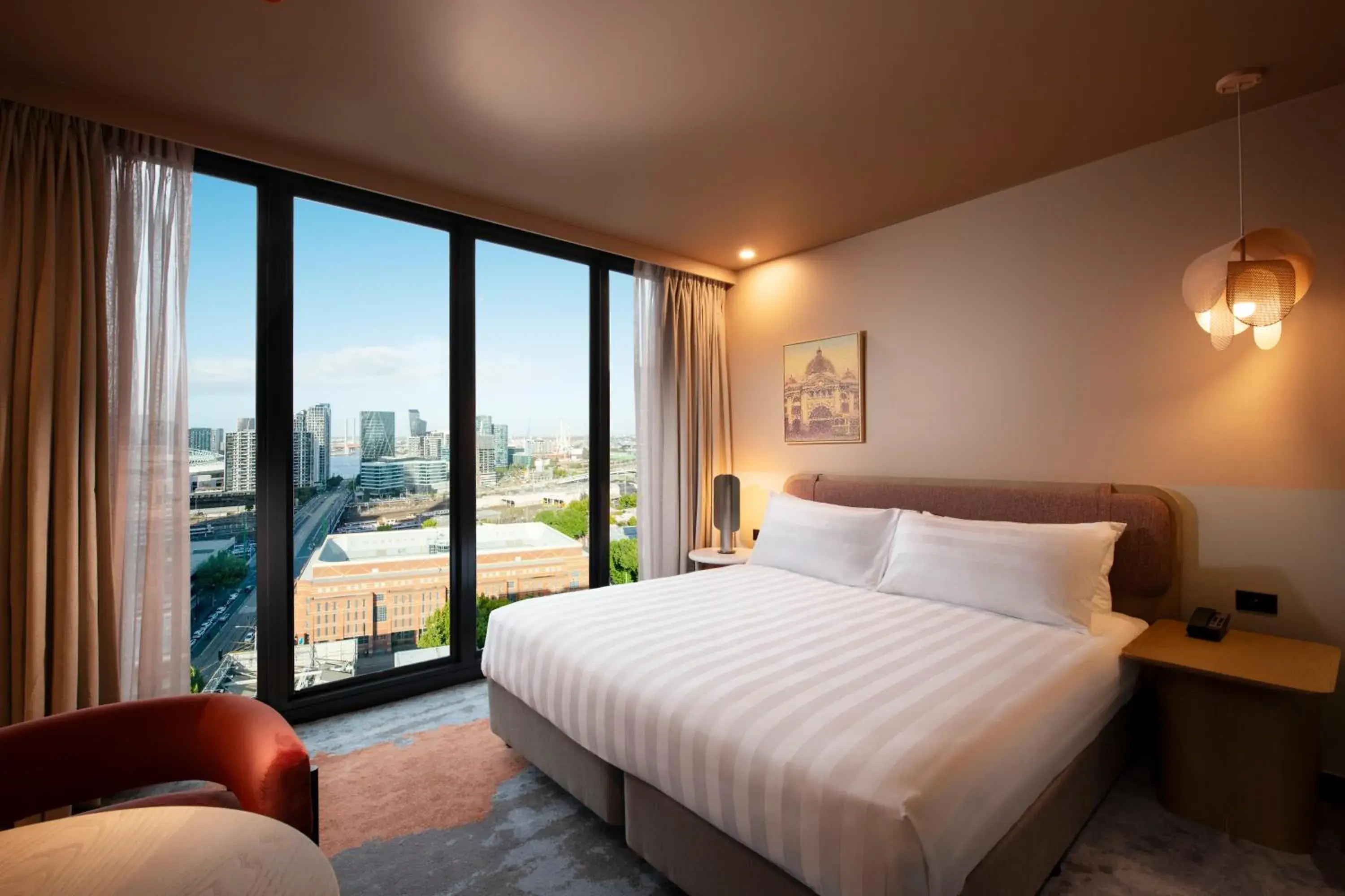 Superior King Room with City View in Mercure Melbourne La Trobe Street Superior King Room with City View in Mercure Melbourne La Trobe Street