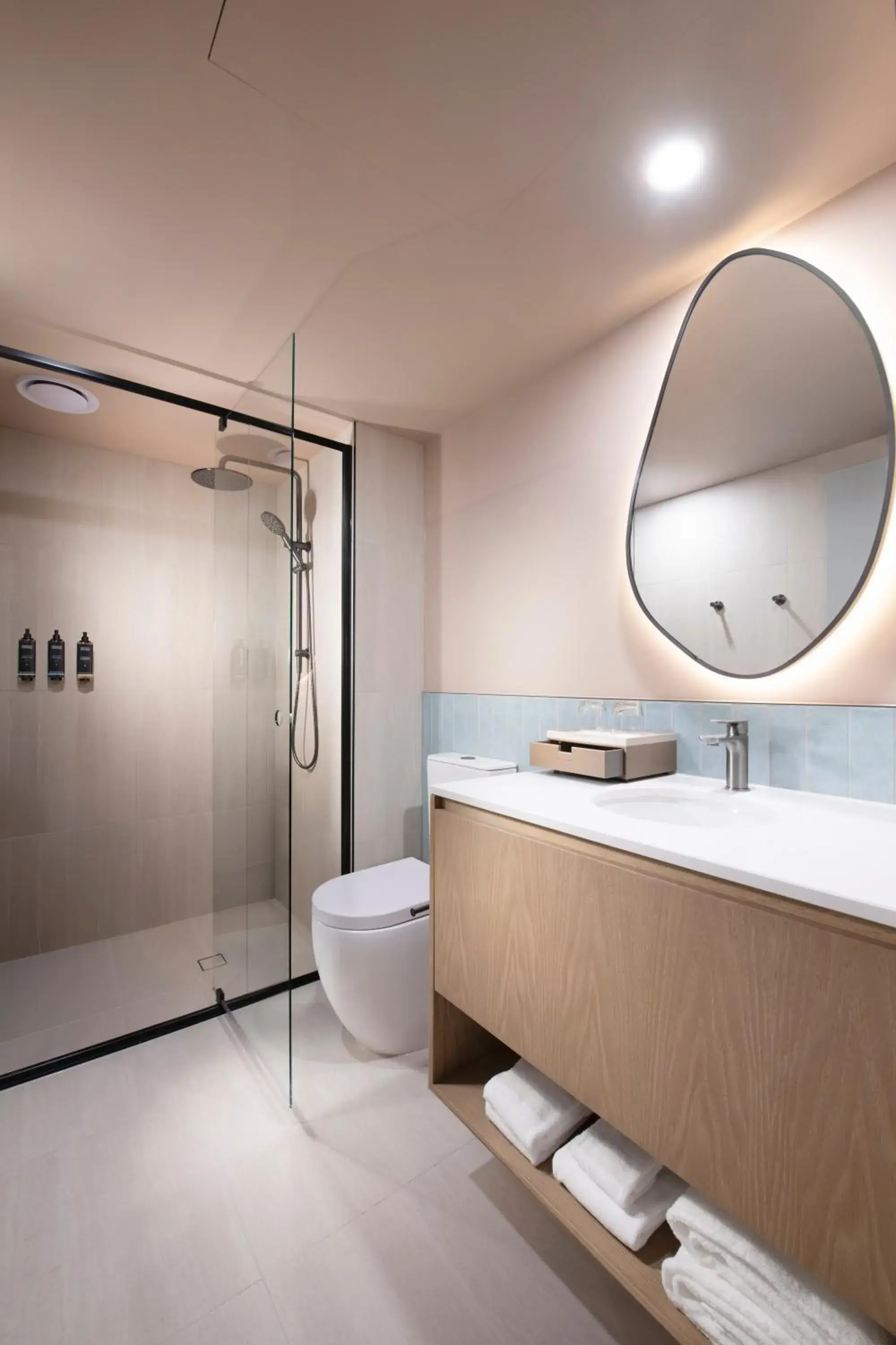 Standard Double Room with Two Double Beds in Mercure Melbourne La Trobe Street Standard Double Room with Two Double Beds in Mercure Melbourne La Trobe Street