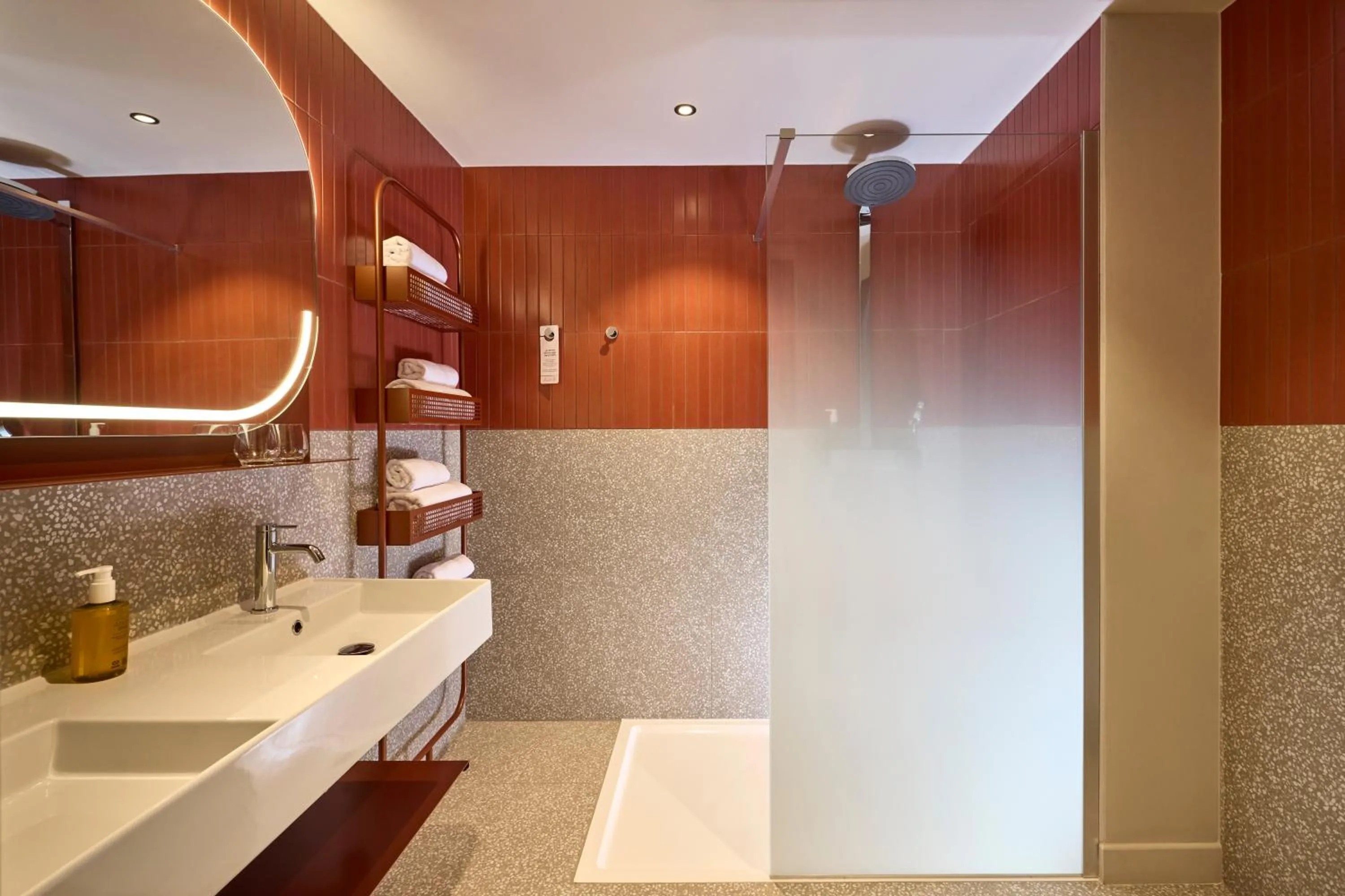Shower in You Hotel Amiens - Handwritten Collection