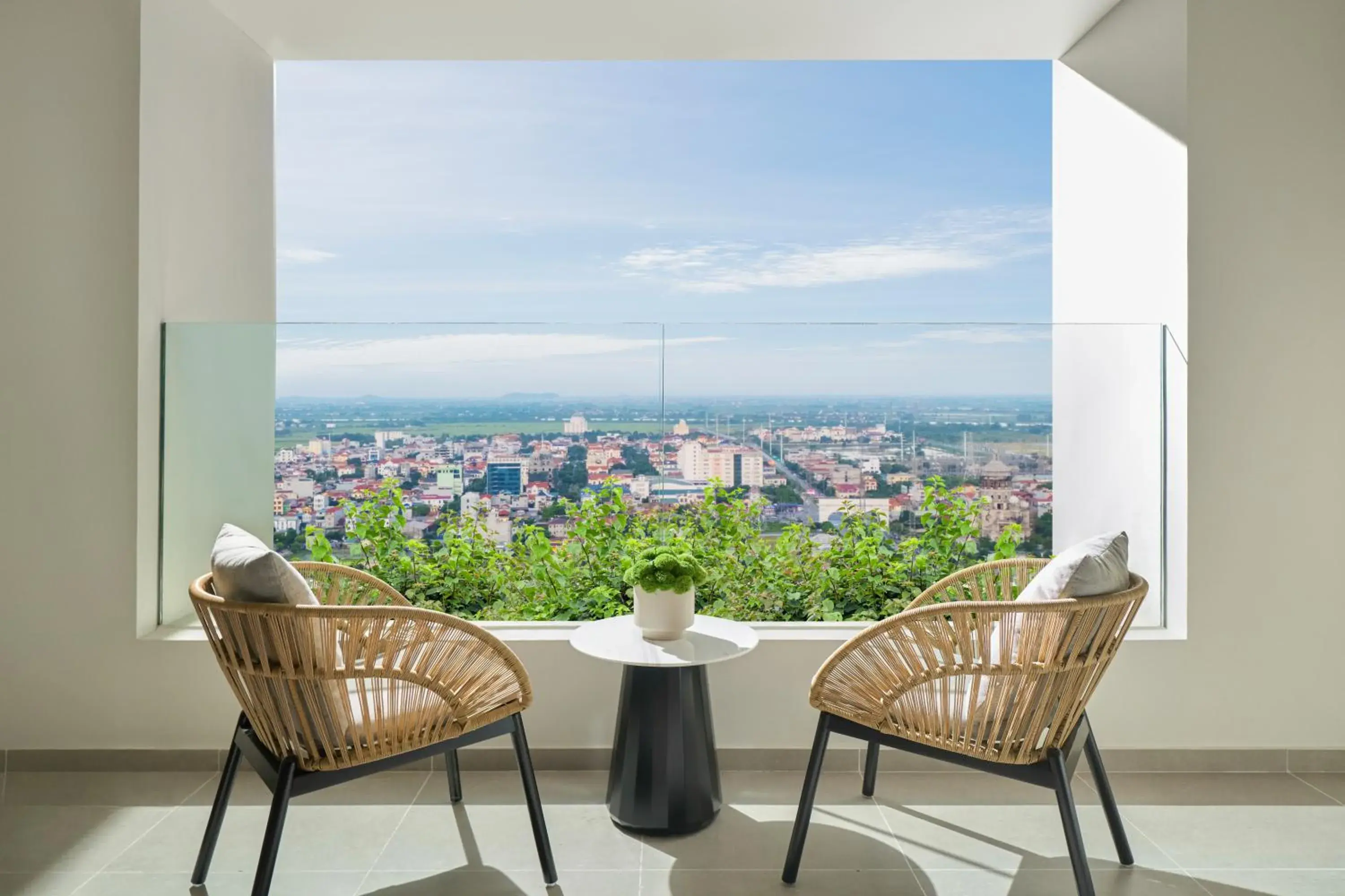 Deluxe Executive Twin Room with Lounge Access and Corner Mountain View in Pullman Ninh Binh Deluxe Executive Twin Room with Lounge Access and Corner Mountain View in Pullman Ninh Binh