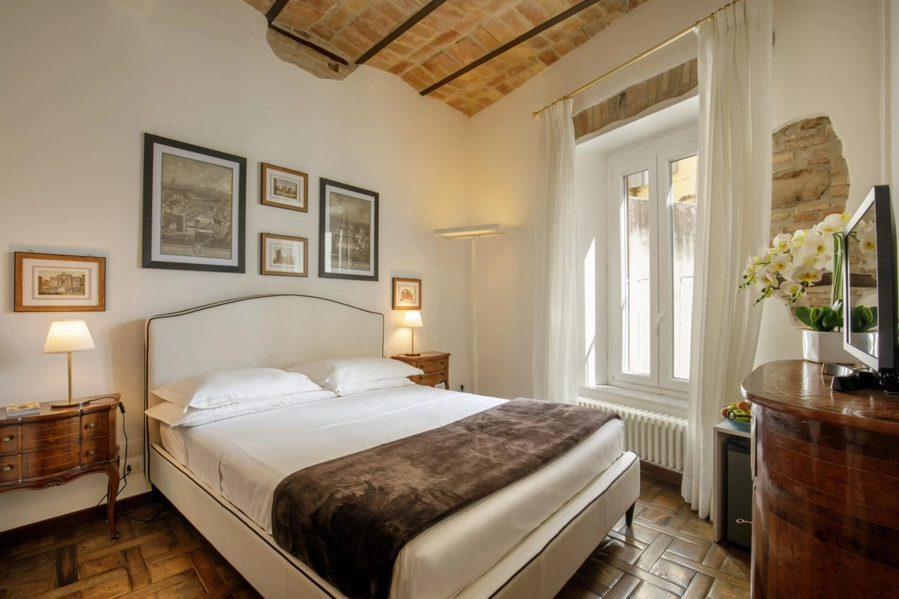 Bed in The Right Place 4U Navona Luxury Rooms