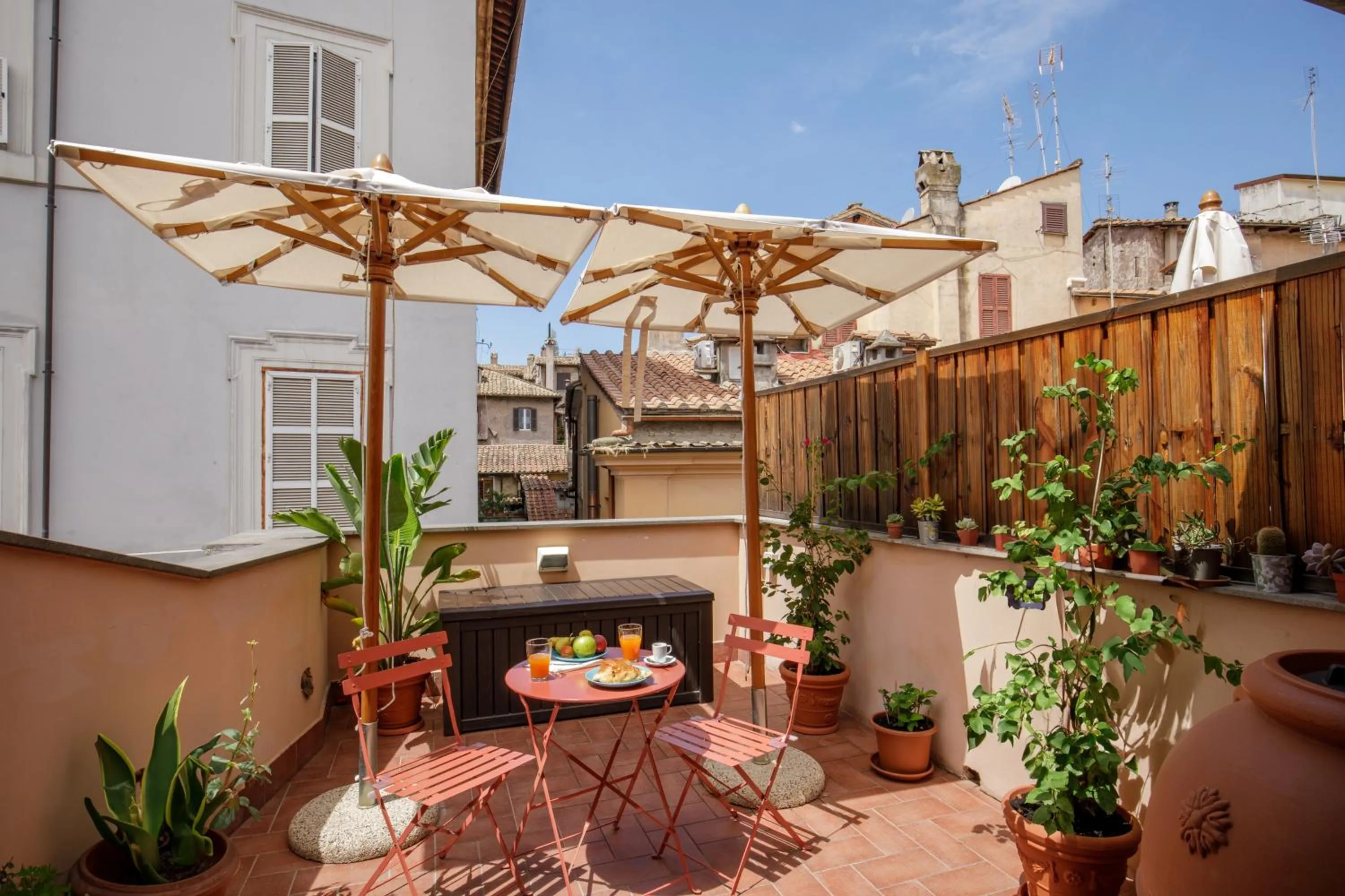 Patio in The Right Place 4U Navona Luxury Rooms