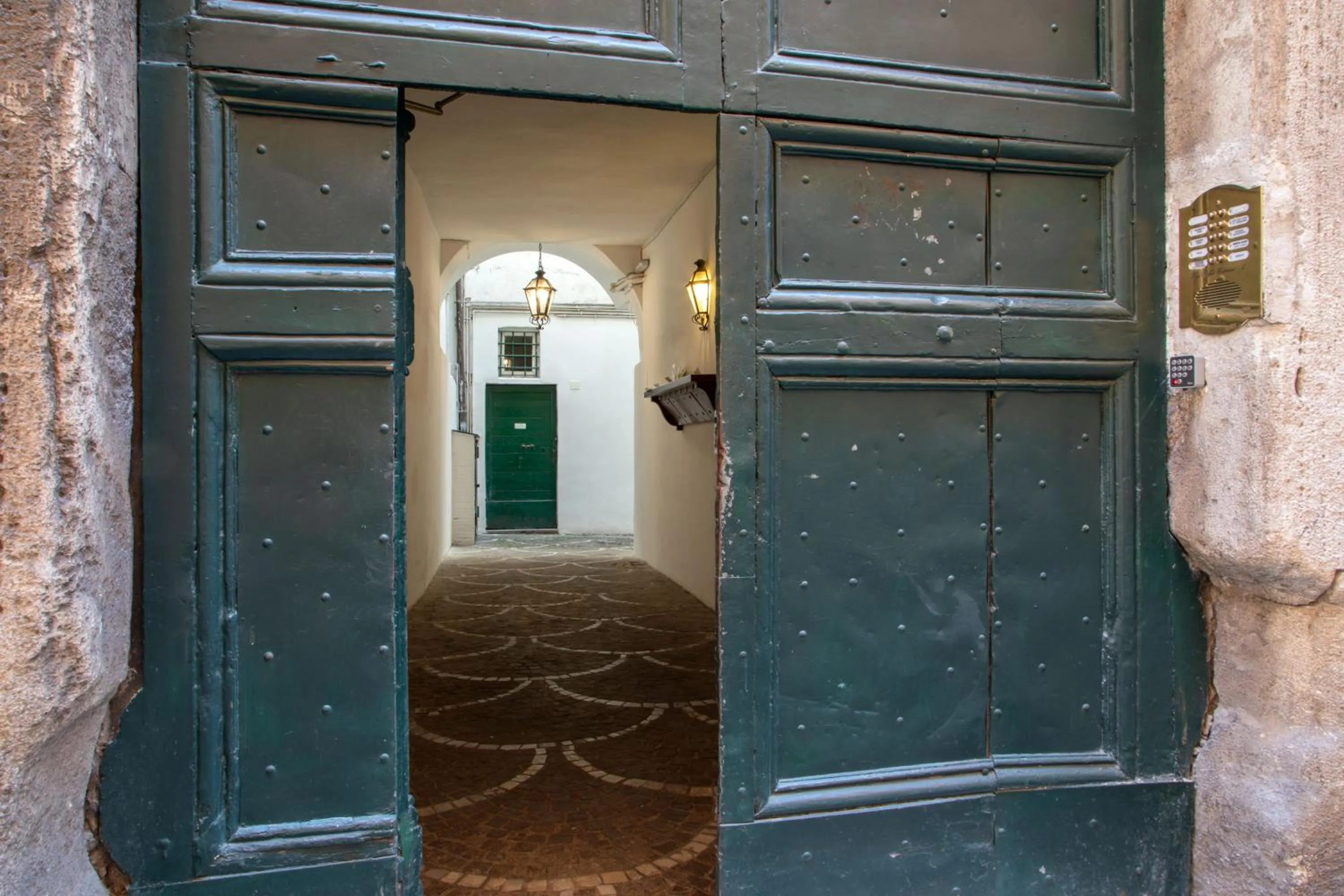 Facade/entrance in The Right Place 4U Navona Luxury Rooms