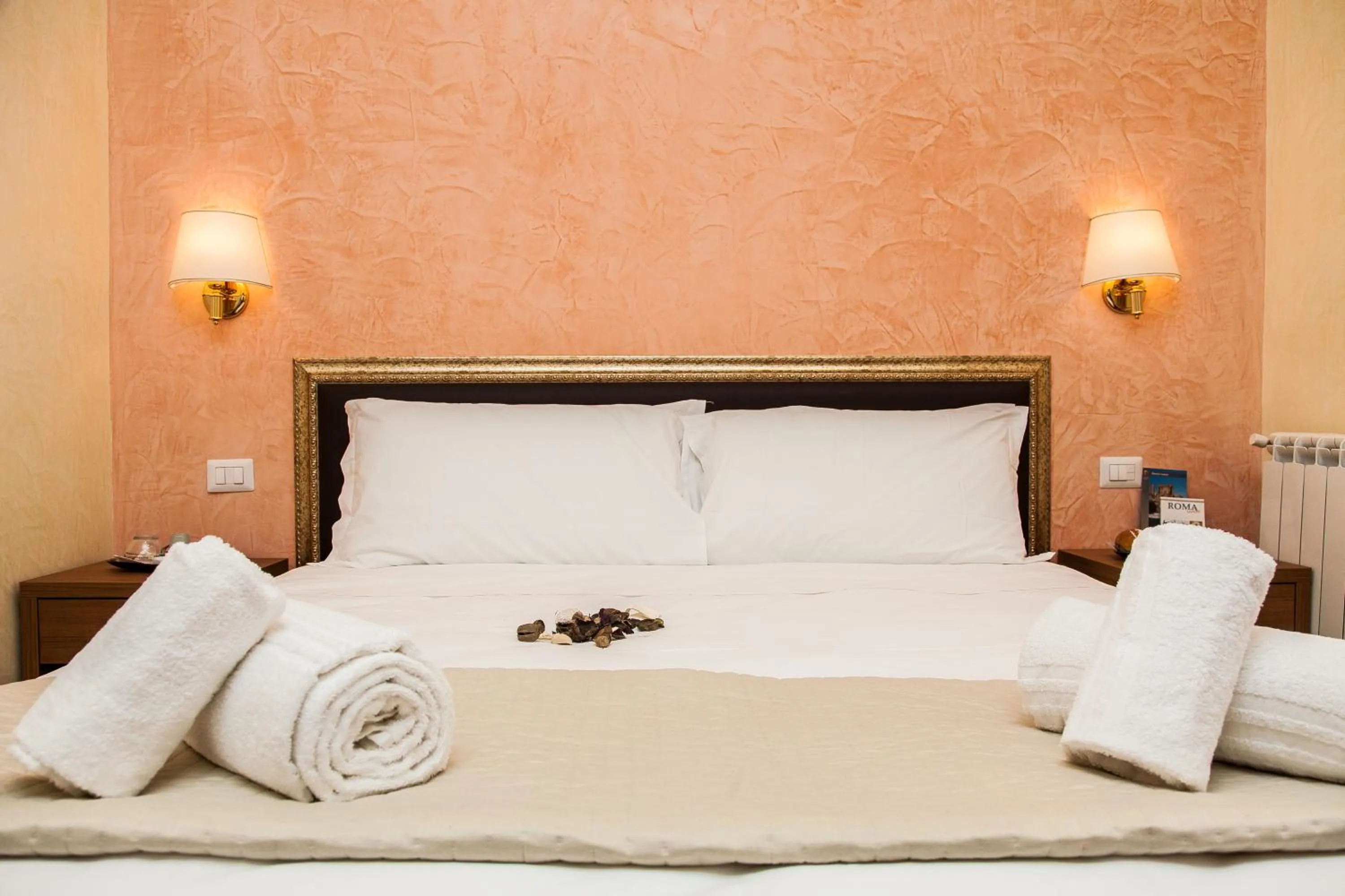 Bedroom, Bed in Guest's Heaven