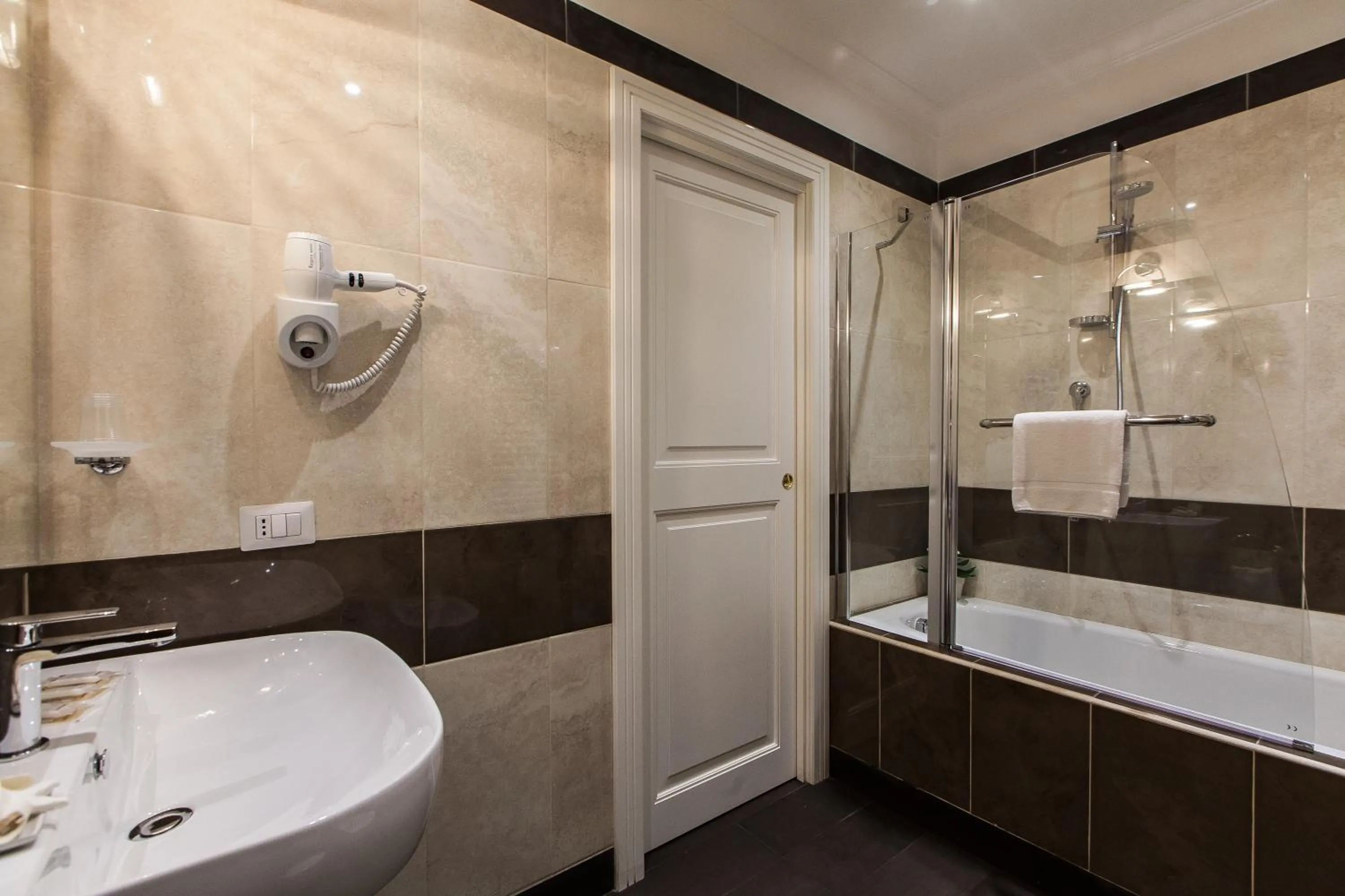 Bathroom in Guest's Heaven