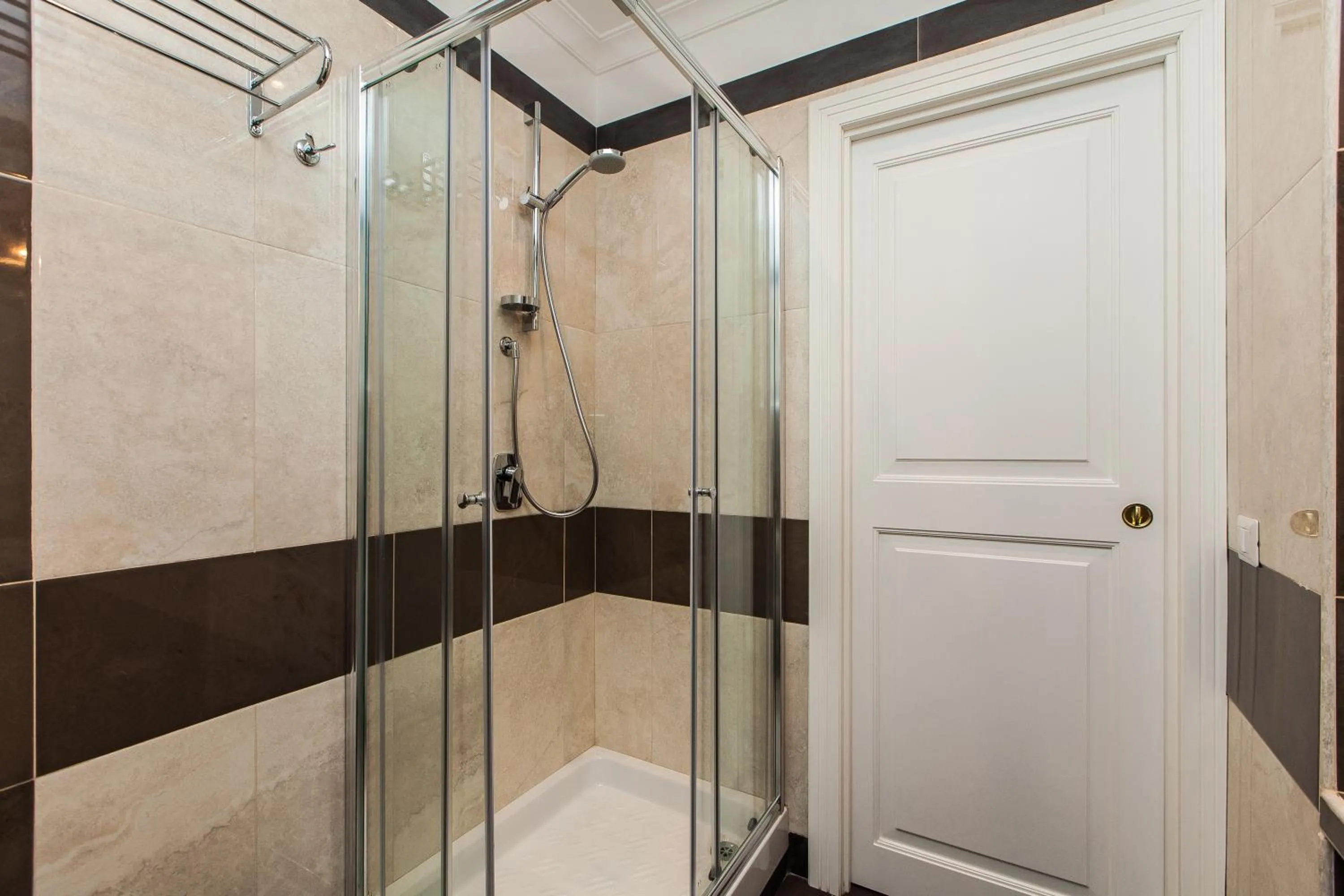 Bathroom in Guest's Heaven