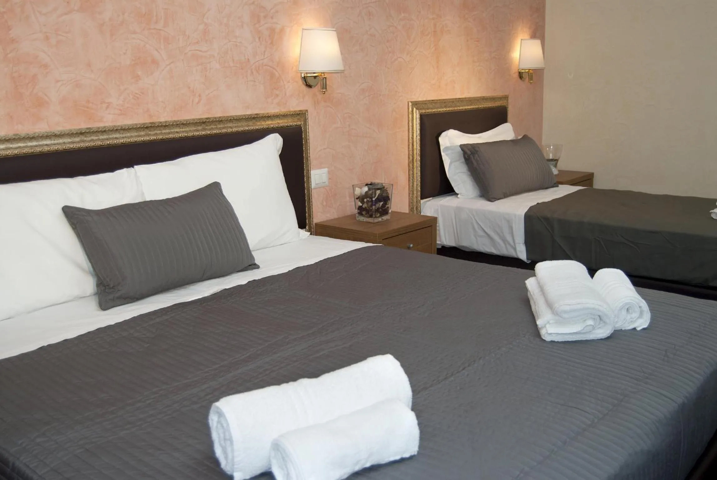 Photo of the whole room, Bed in Guest's Heaven