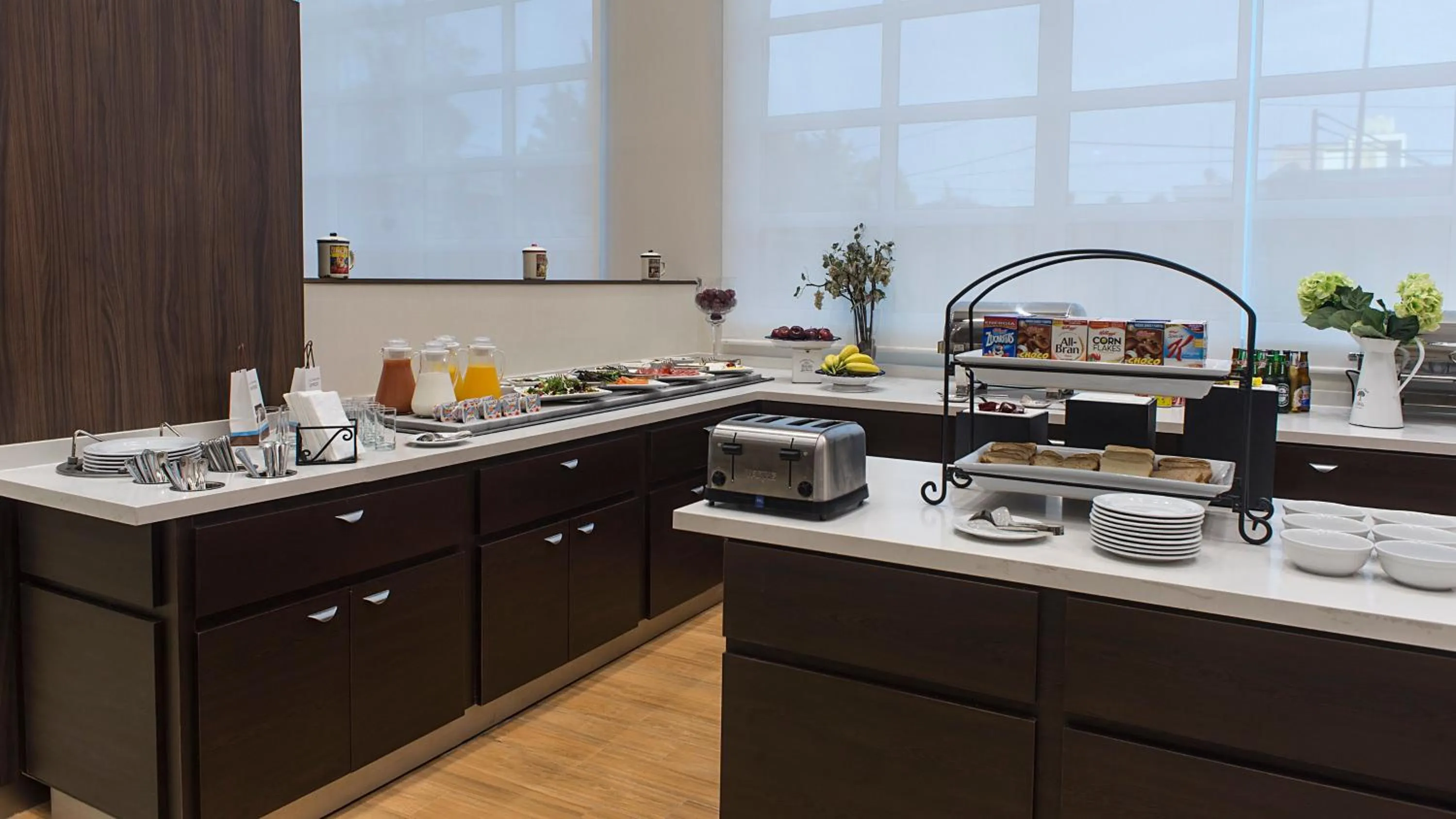 Restaurant/places to eat in Staybridge Suites Puebla by IHG