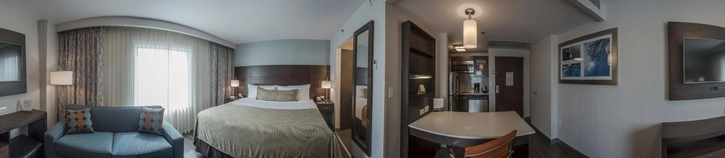 Photo of the whole room, Bed in Staybridge Suites Puebla by IHG