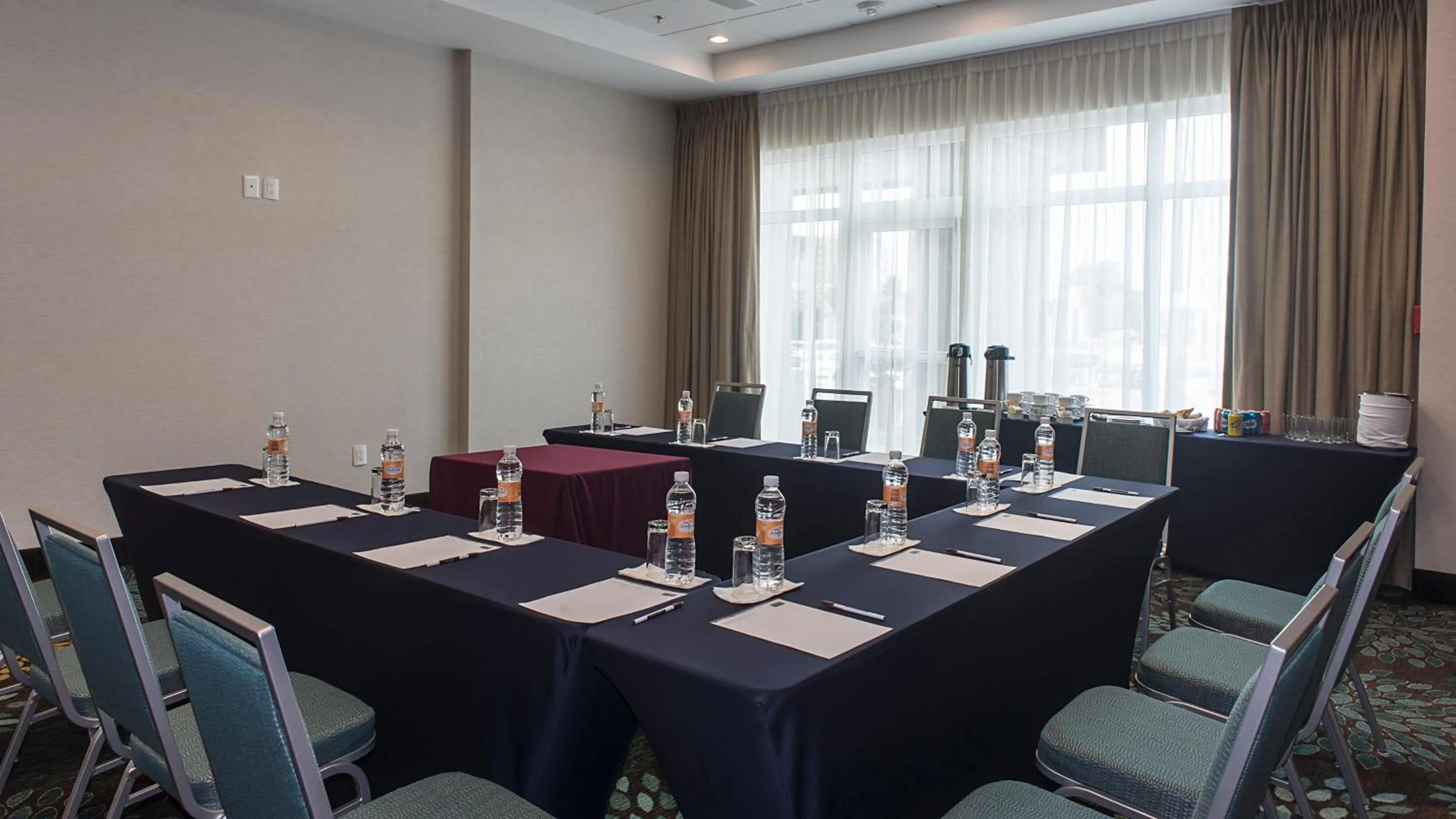 Meeting/conference room in Staybridge Suites Puebla by IHG