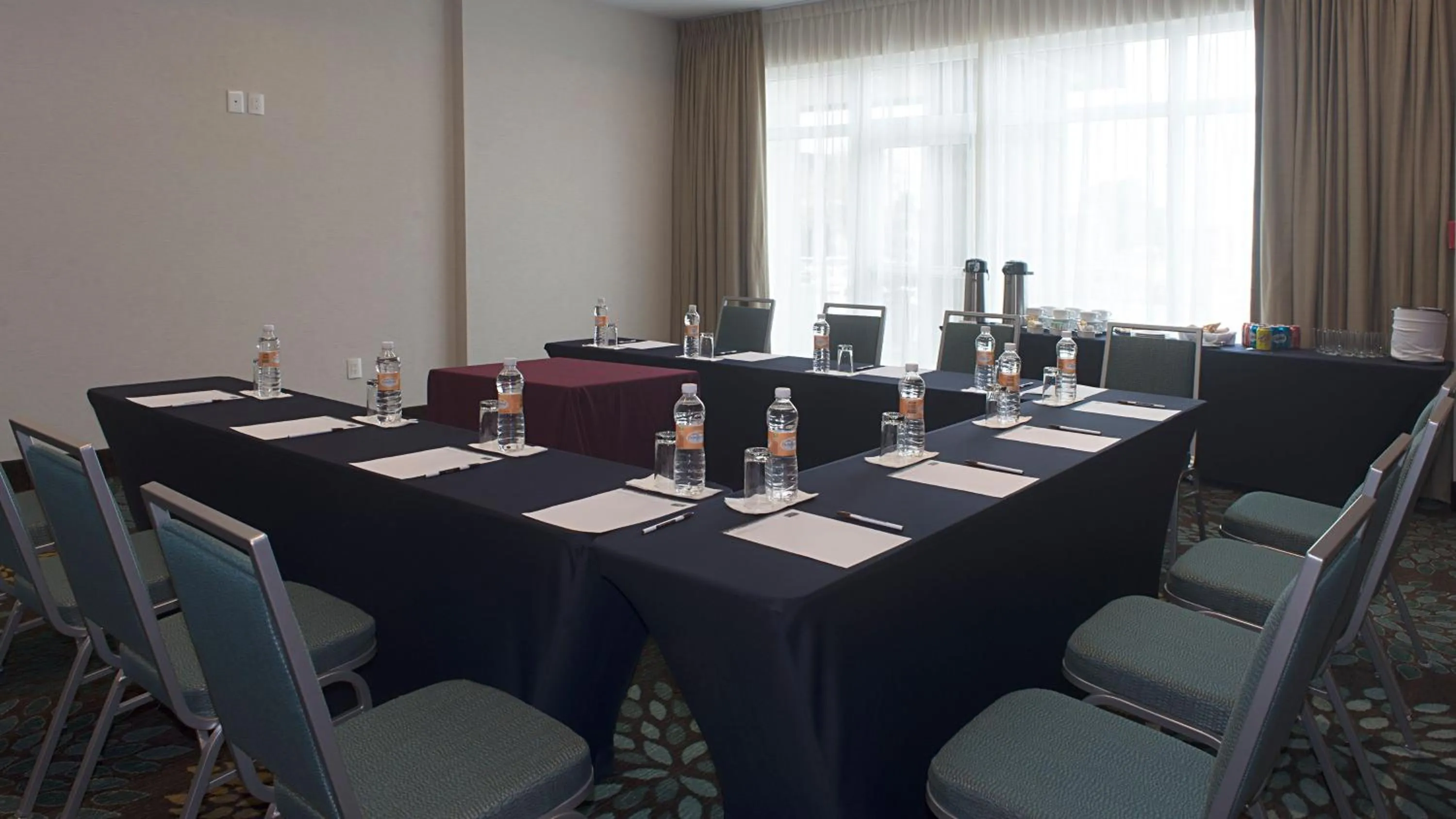 Meeting/conference room in Staybridge Suites Puebla by IHG