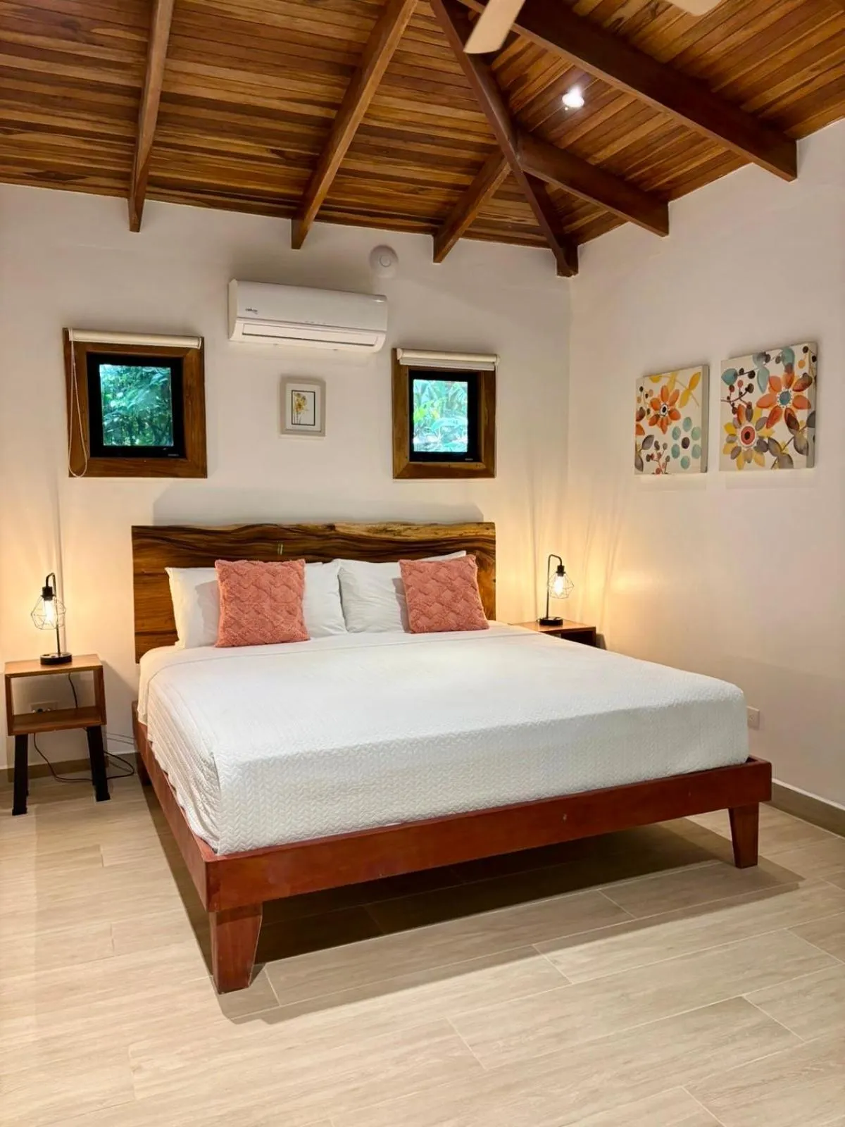Bedroom, Bed in Makanas Beach Bungalows