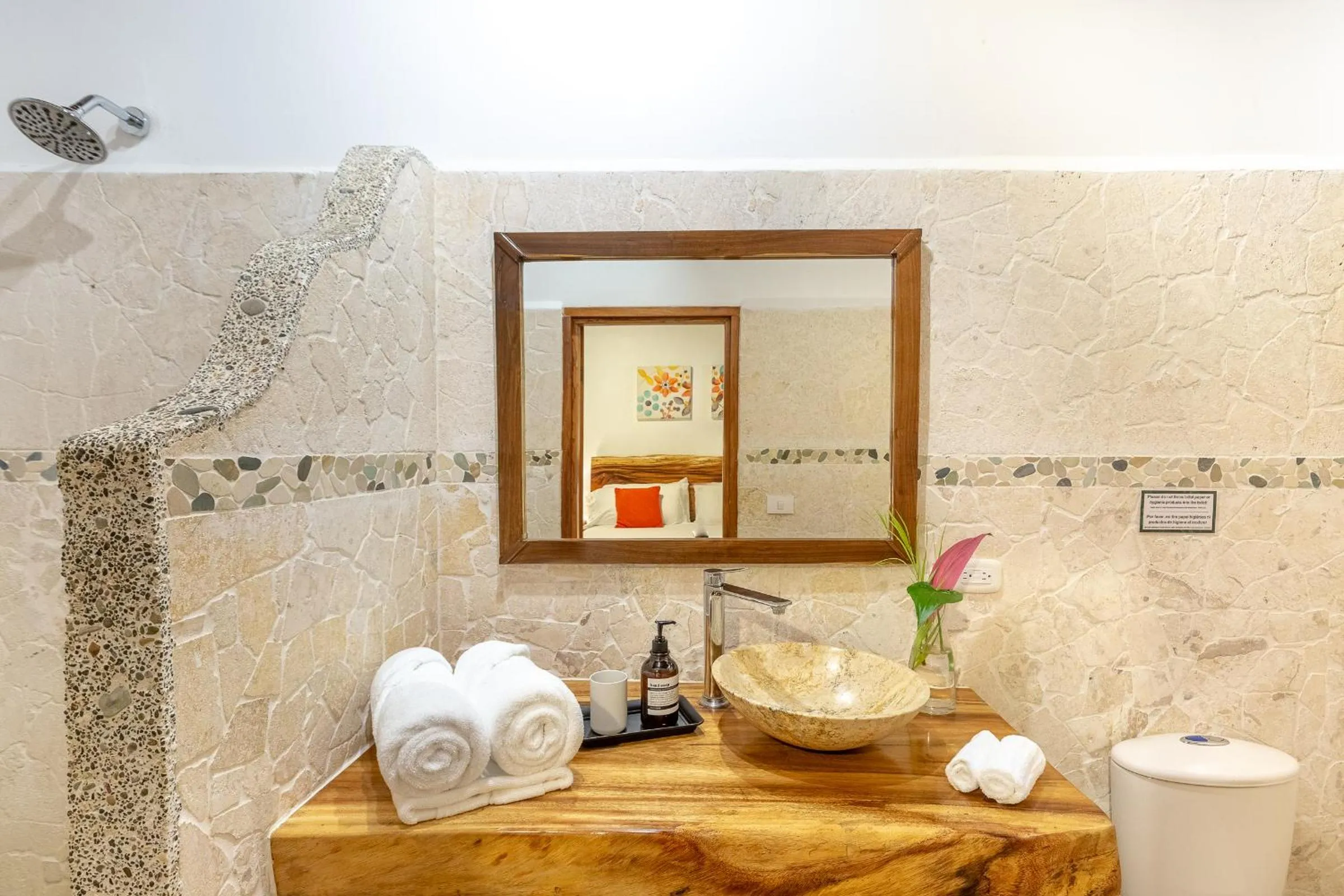 Bathroom in Makanas Beach Bungalows