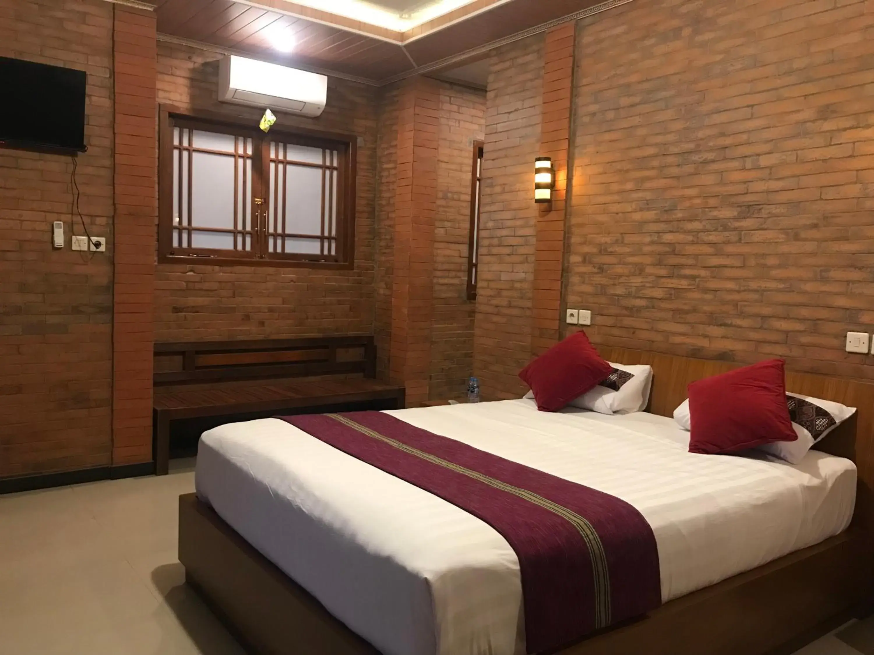 Queen Room with Balcony in Lotus 2 Guest House Queen Room with Balcony in Lotus 2 Guest House