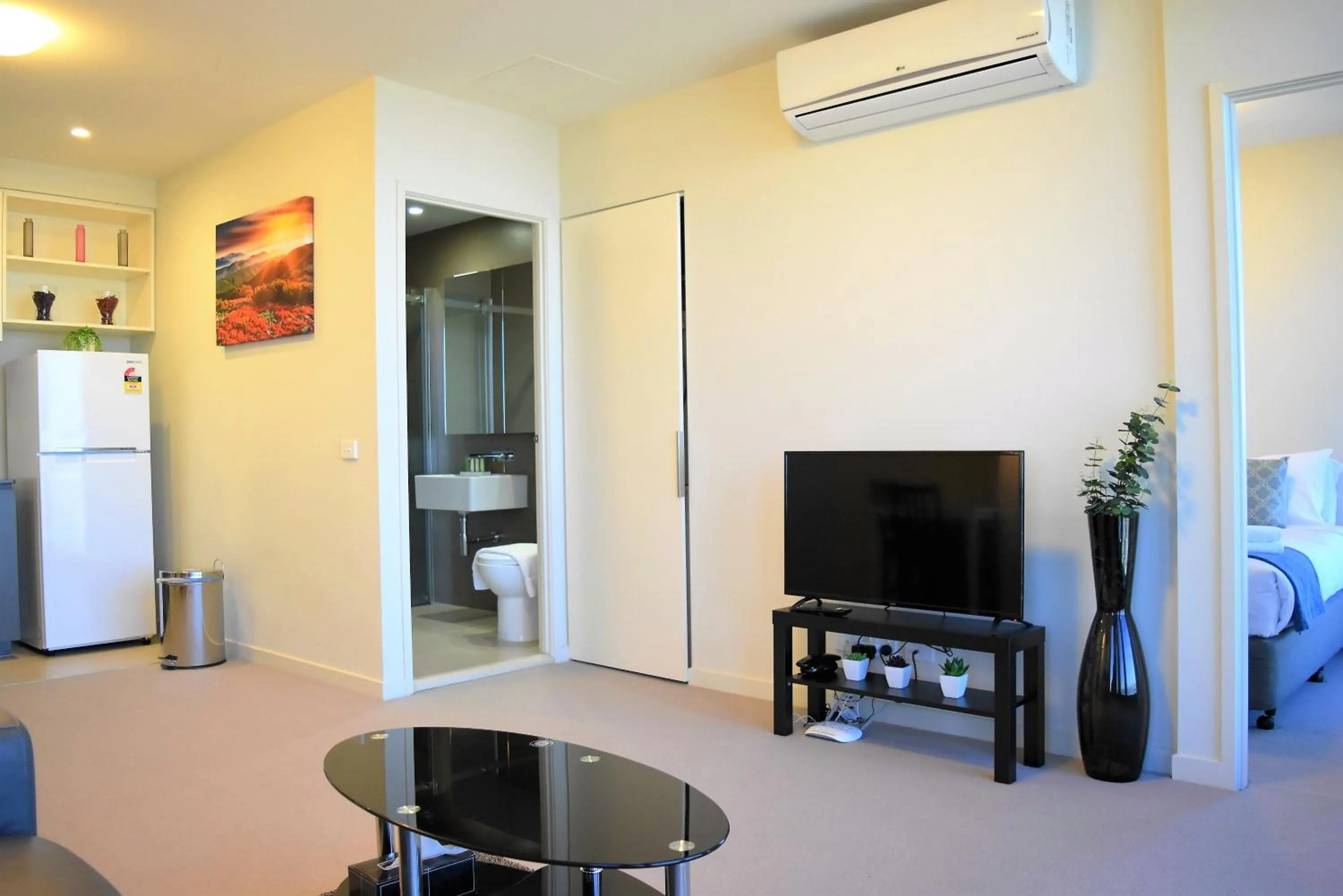 Living room, TV/Entertainment Center in Melbourne SkyHigh Apartments