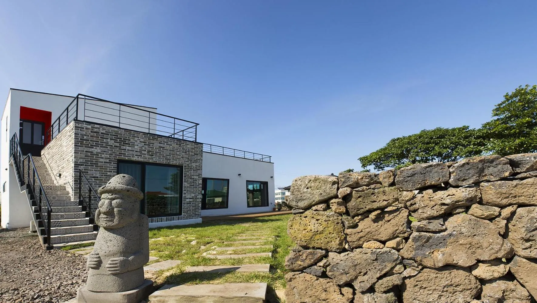 Facade/entrance in Casa Bonbon