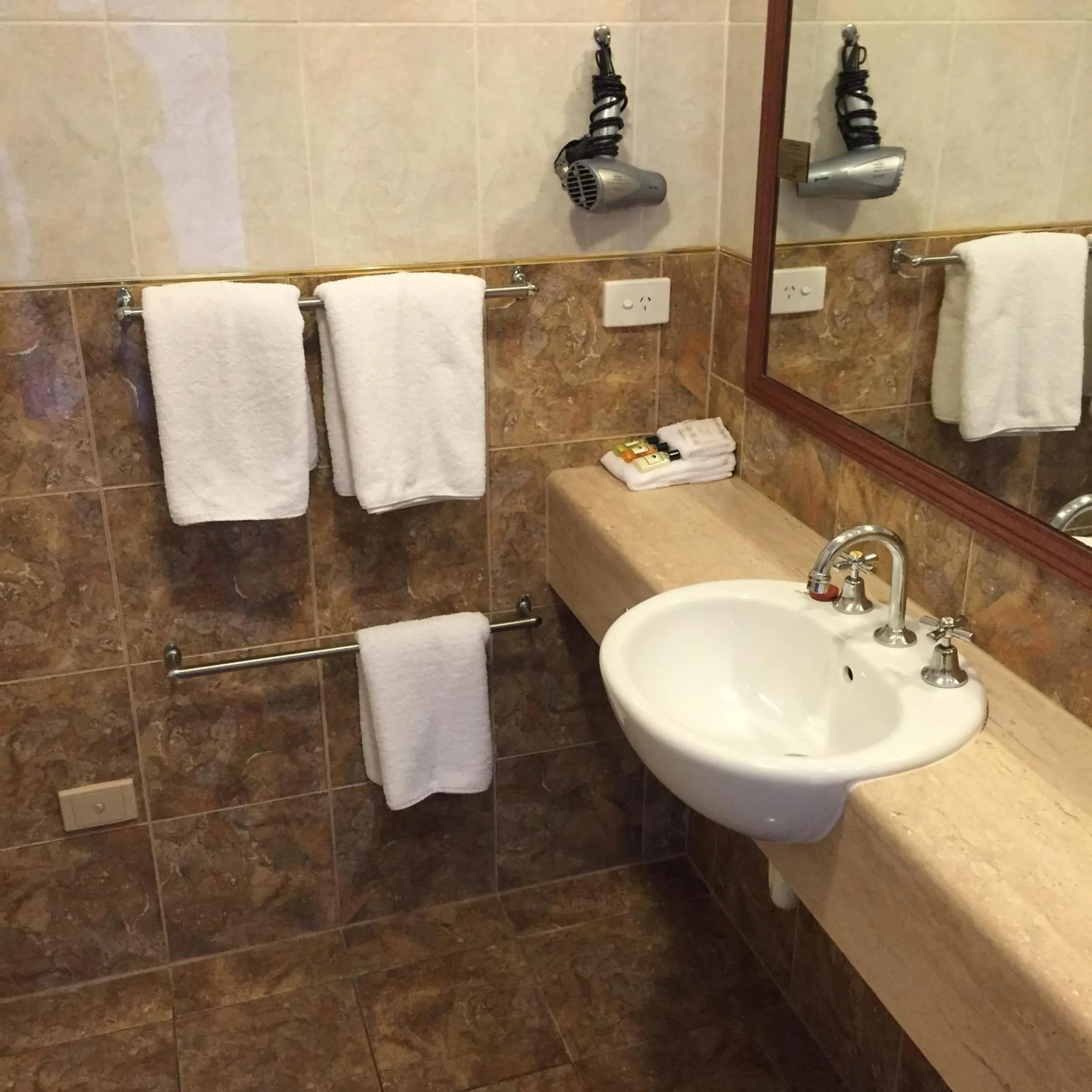 Bathroom in Criterion Hotel-Motel Rockhampton