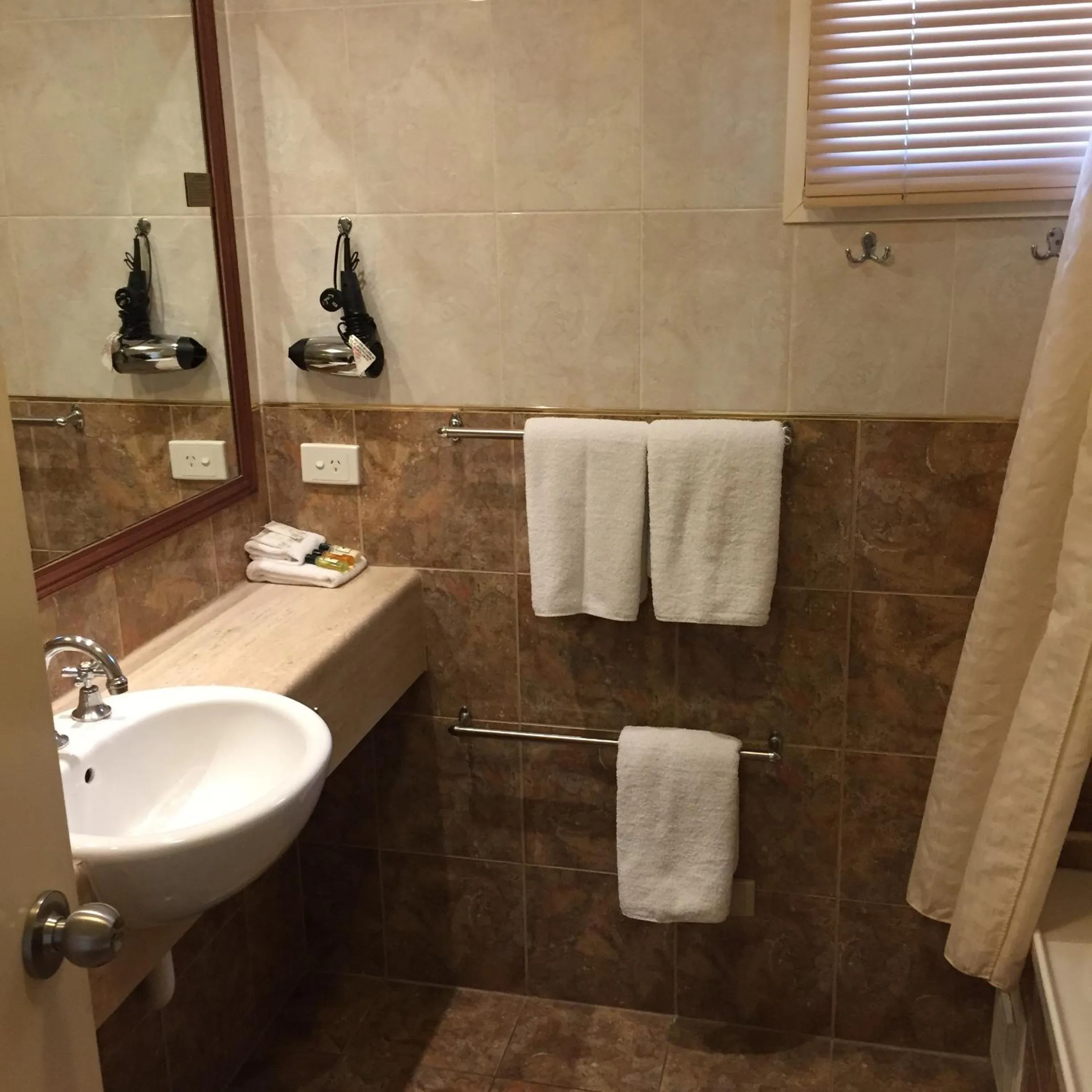 Bathroom in Criterion Hotel-Motel Rockhampton