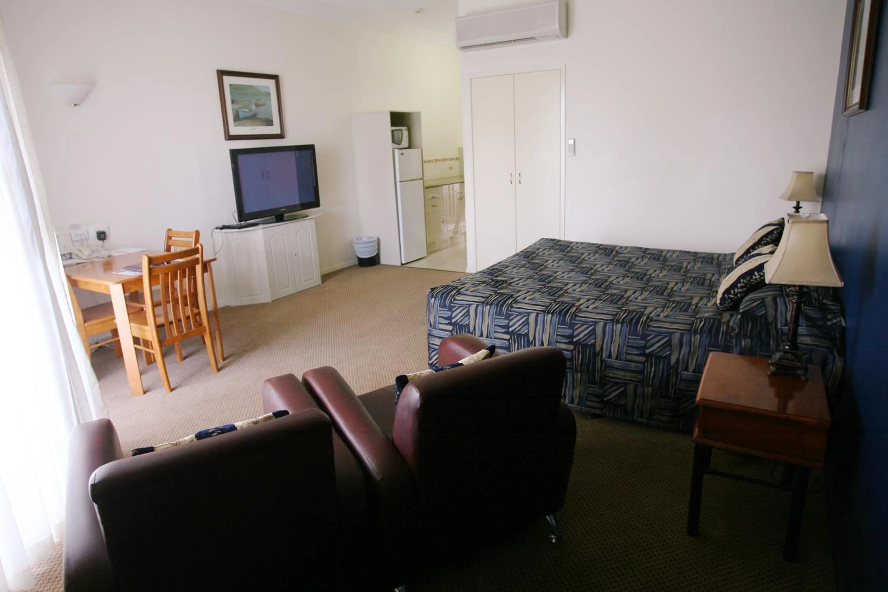 Photo of the whole room in Criterion Hotel-Motel Rockhampton