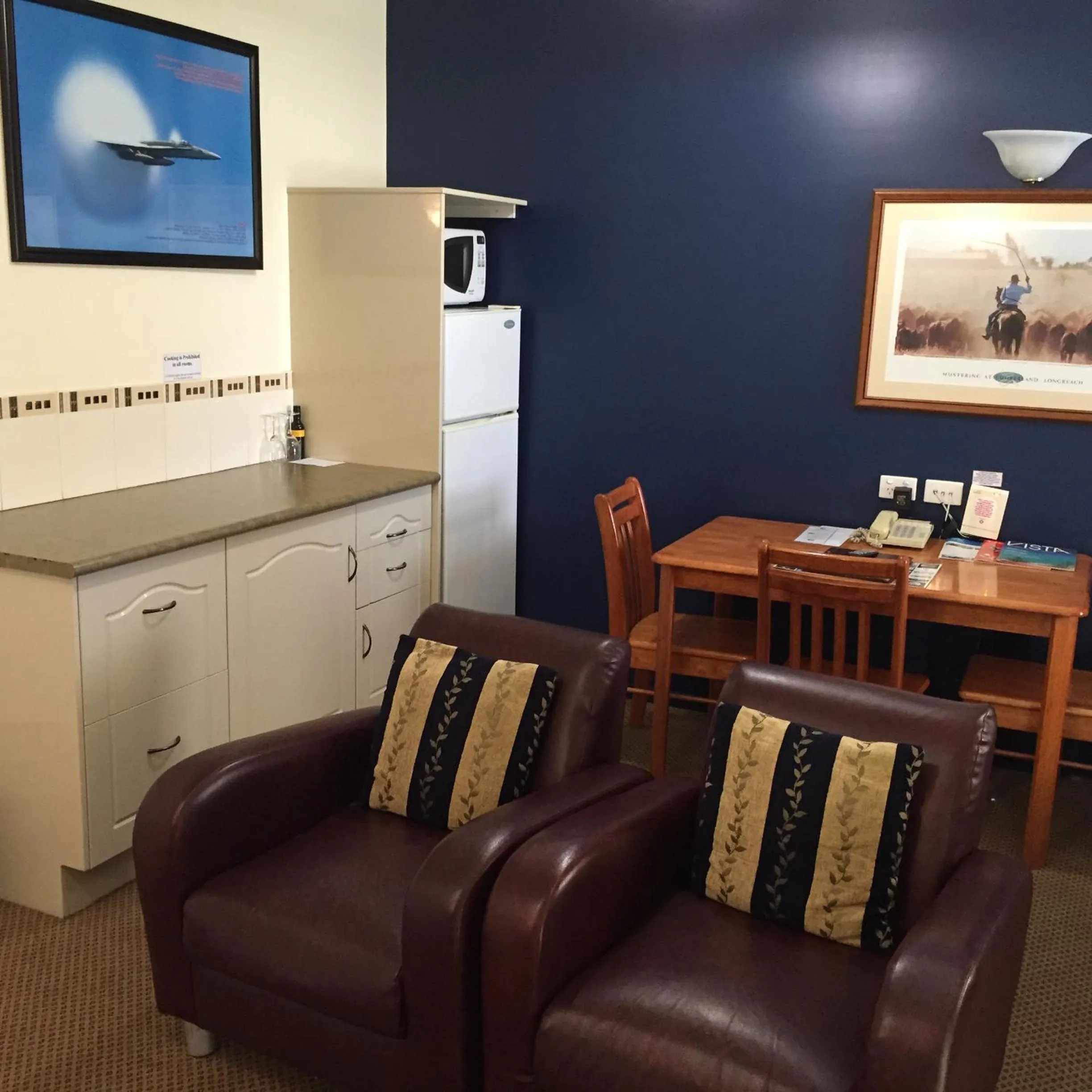 Food and drinks in Criterion Hotel-Motel Rockhampton