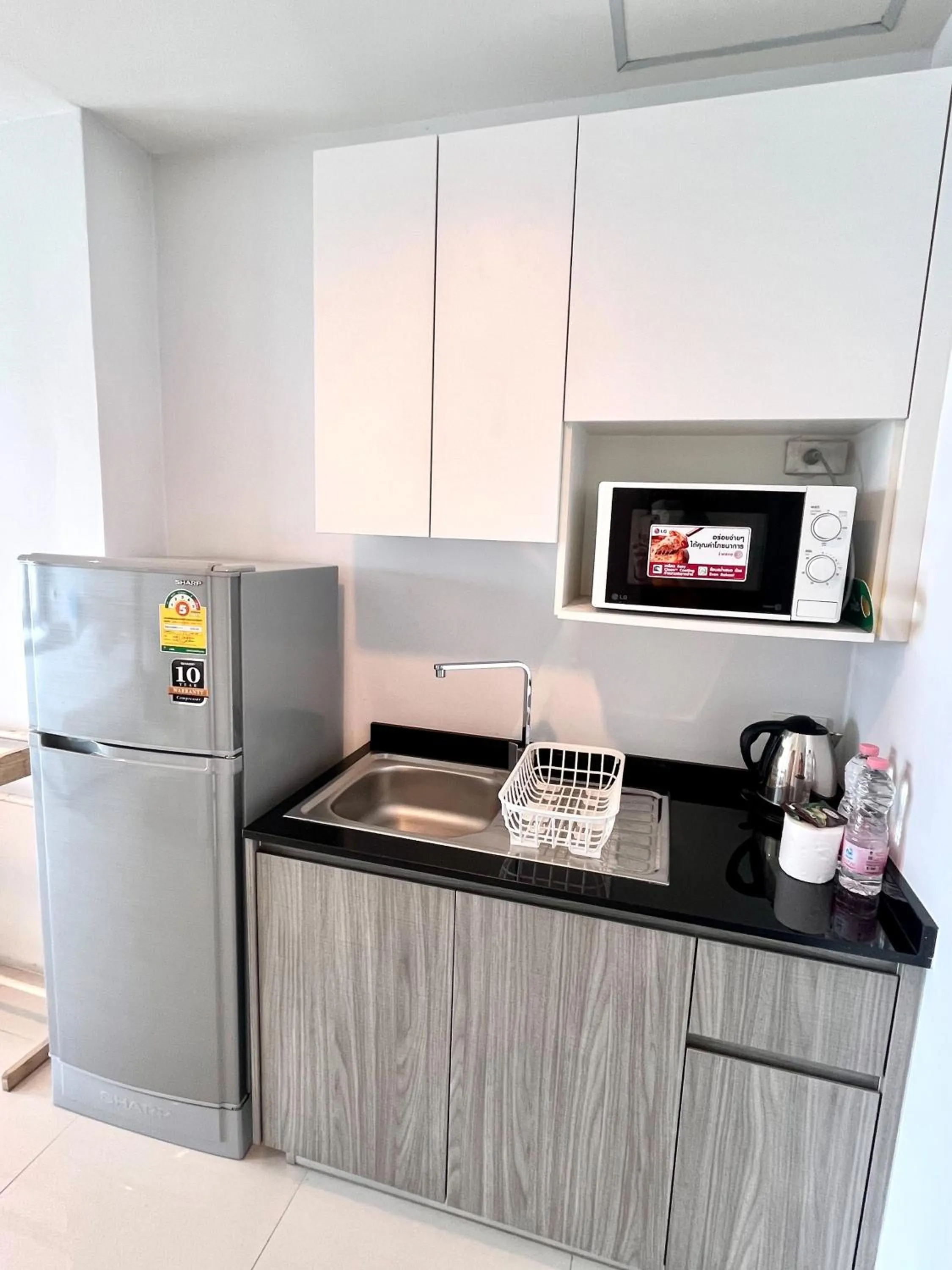 kitchen in Des Res Hotel and Residence