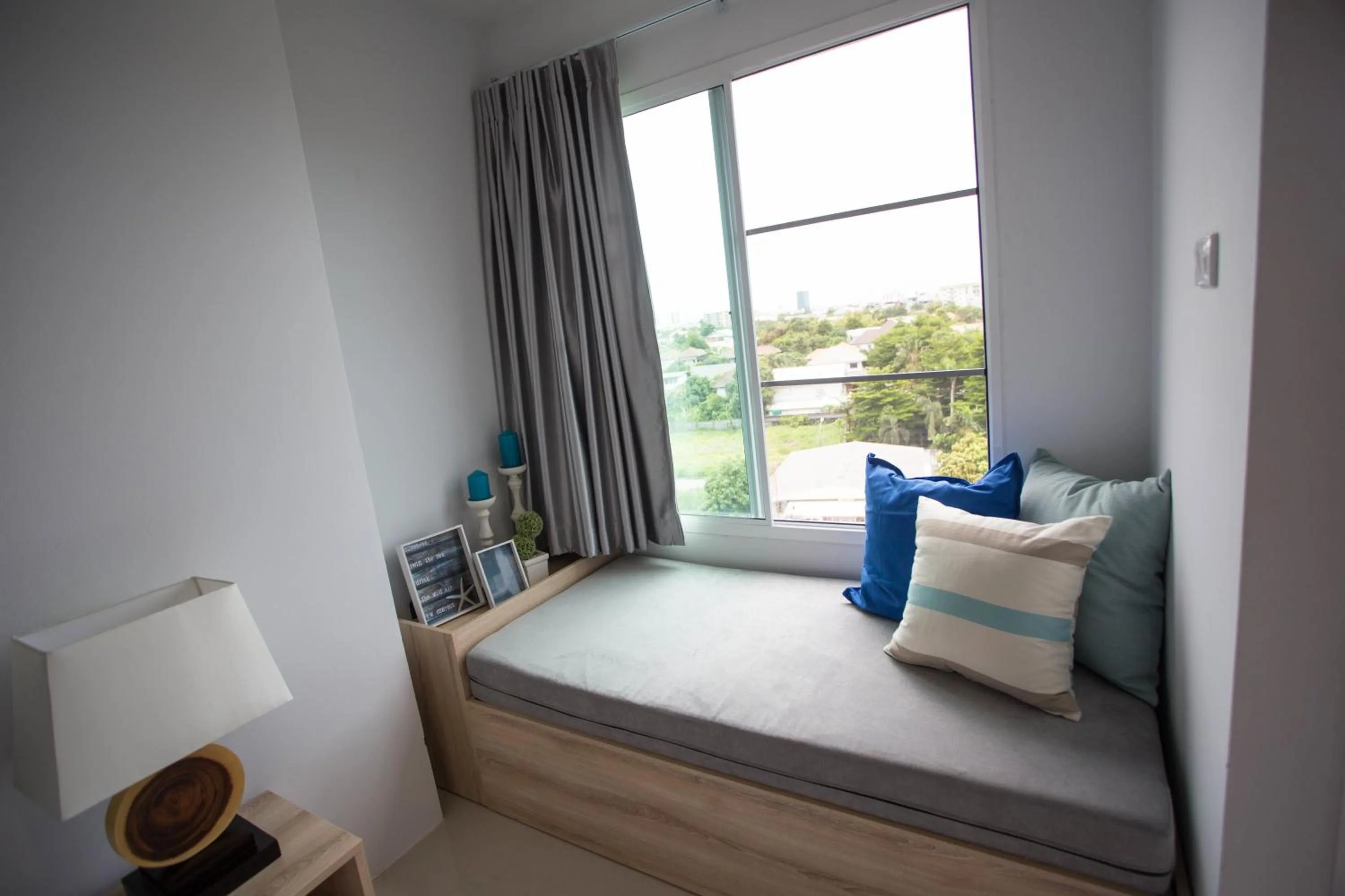 Seating area, Bed in Des Res Hotel and Residence