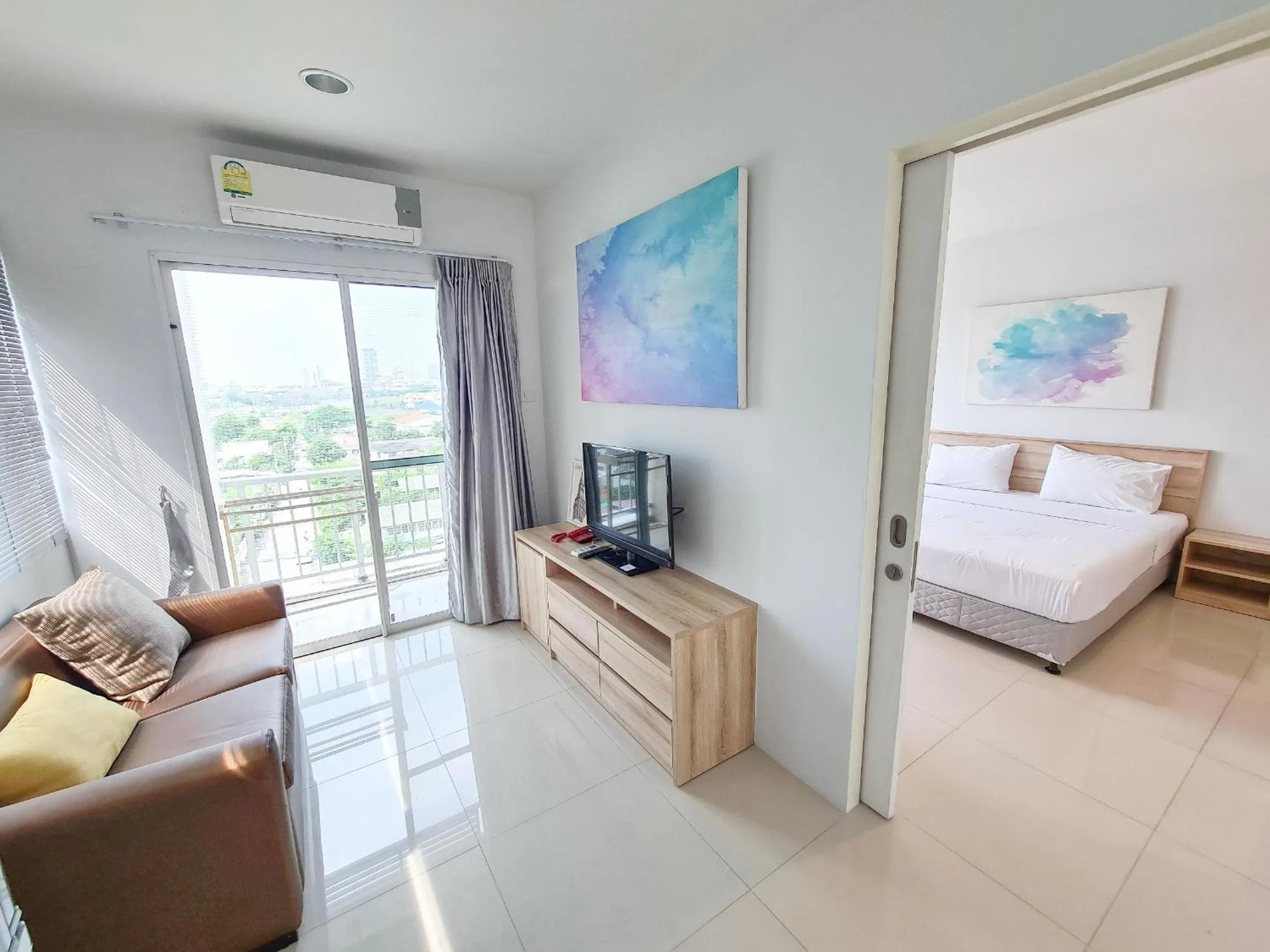 Guests, Bed in Des Res Hotel and Residence