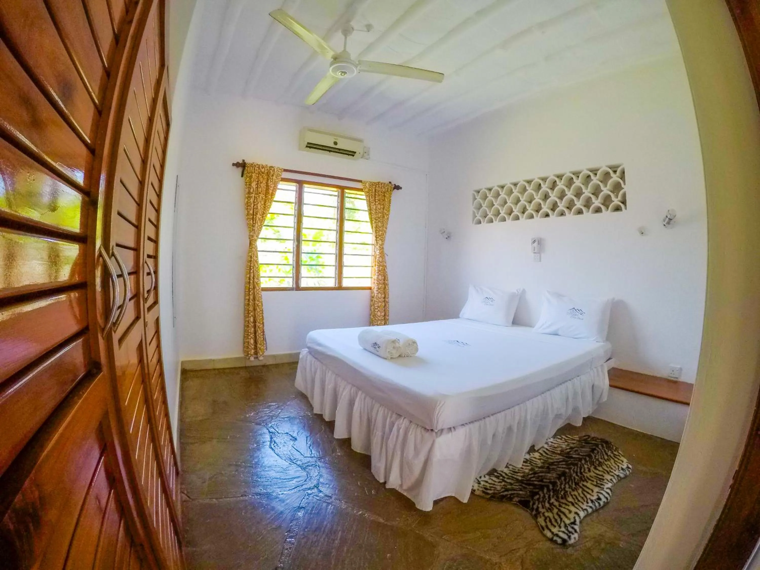Bedroom, Bed in Doric Cottages Diani