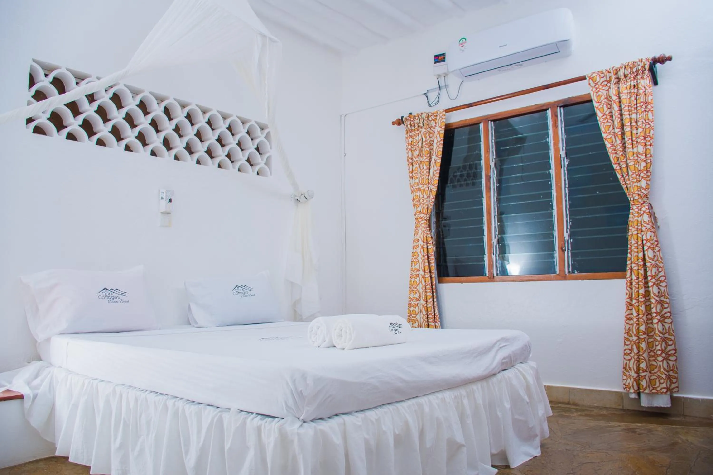 Bedroom, Bed in Doric Cottages Diani