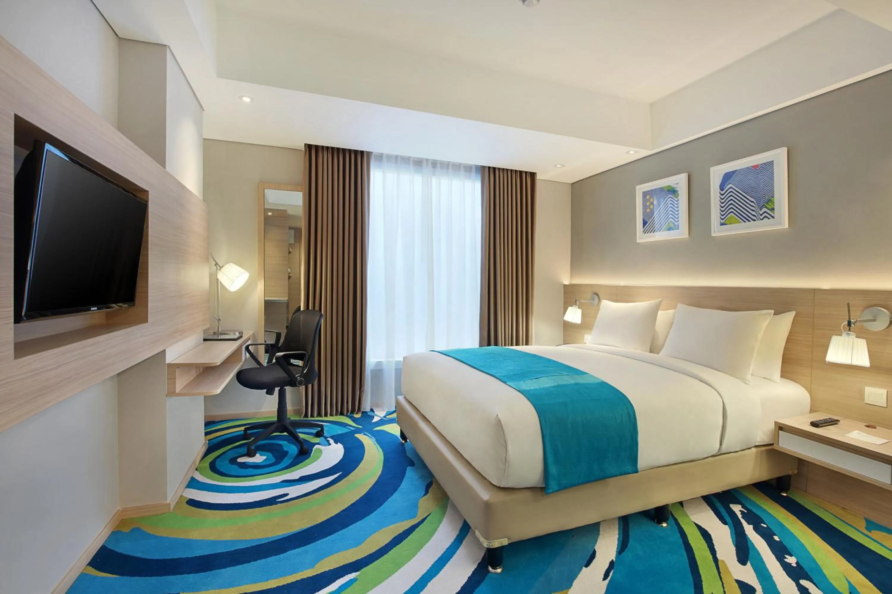 Photo of the whole room, Bed in Holiday Inn Express Jakarta Wahid Hasyim by IHG