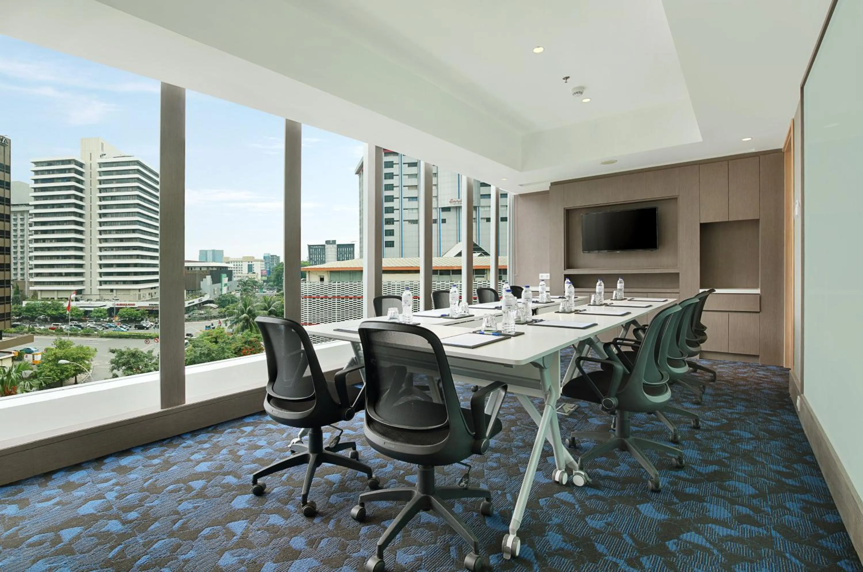 Meeting/conference room in Holiday Inn Express Jakarta Wahid Hasyim by IHG