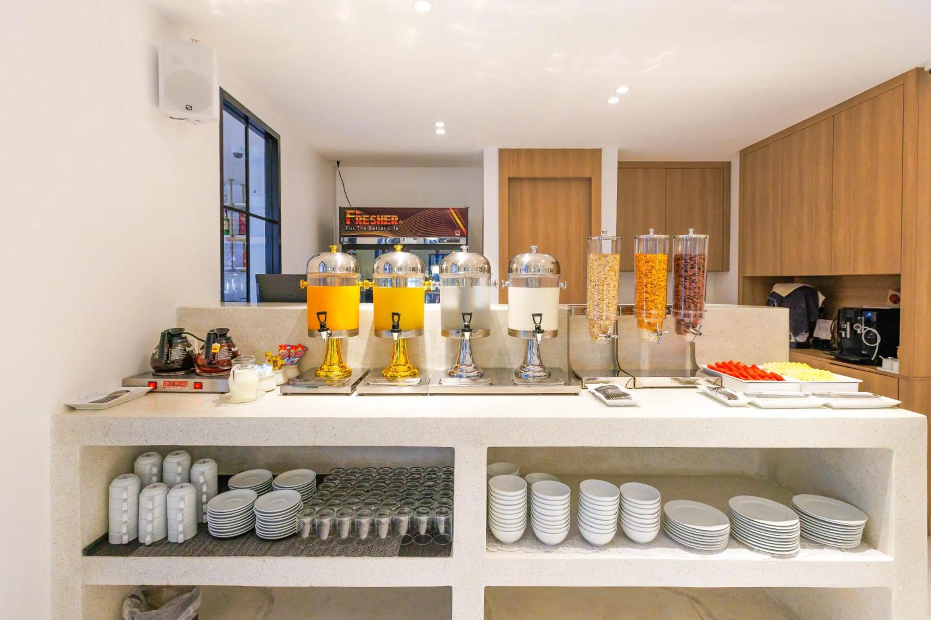 Restaurant/places to eat in The One Bay Breeze