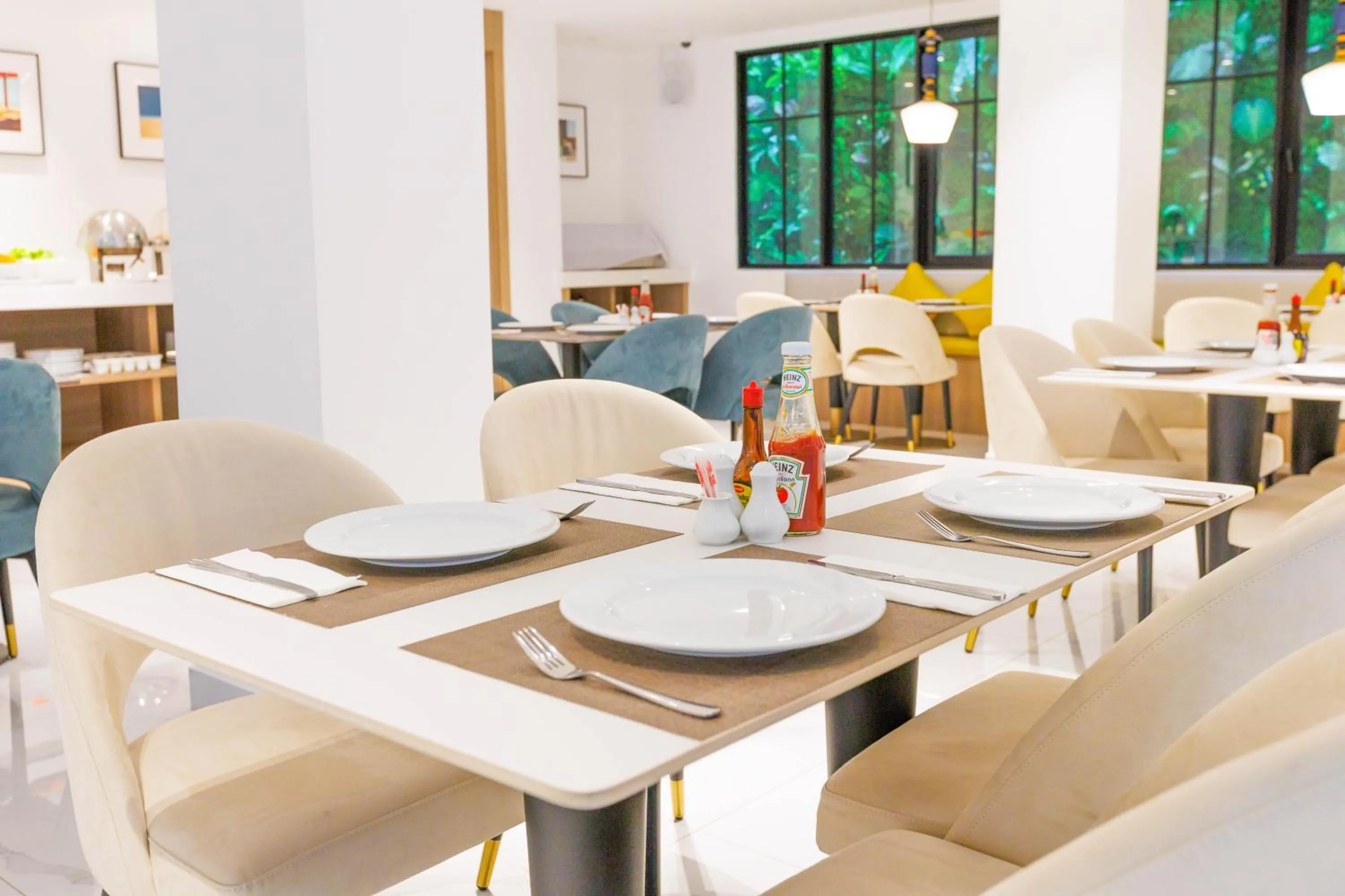 Restaurant/places to eat in The One Bay Breeze