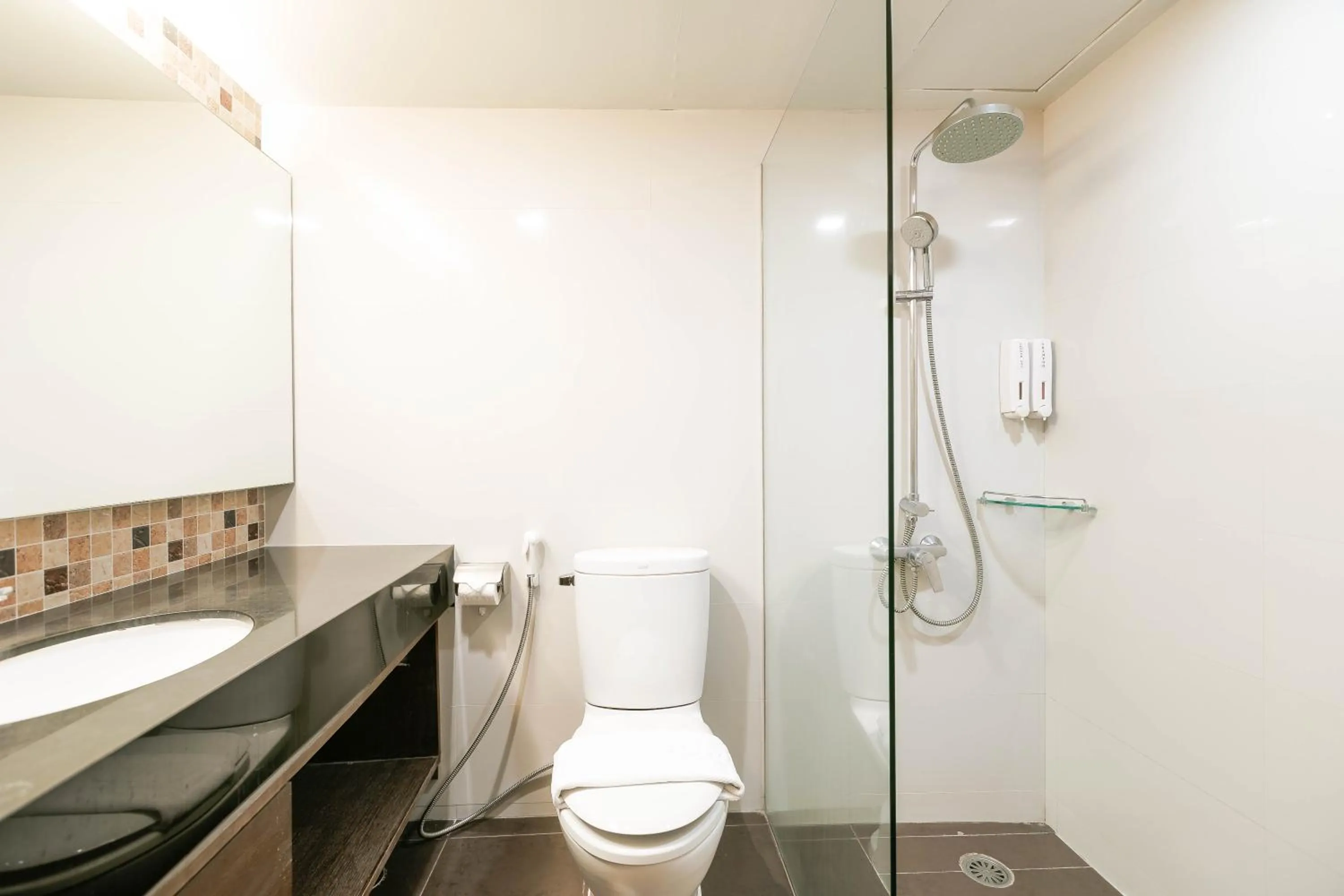 Shower in The One Bay Breeze