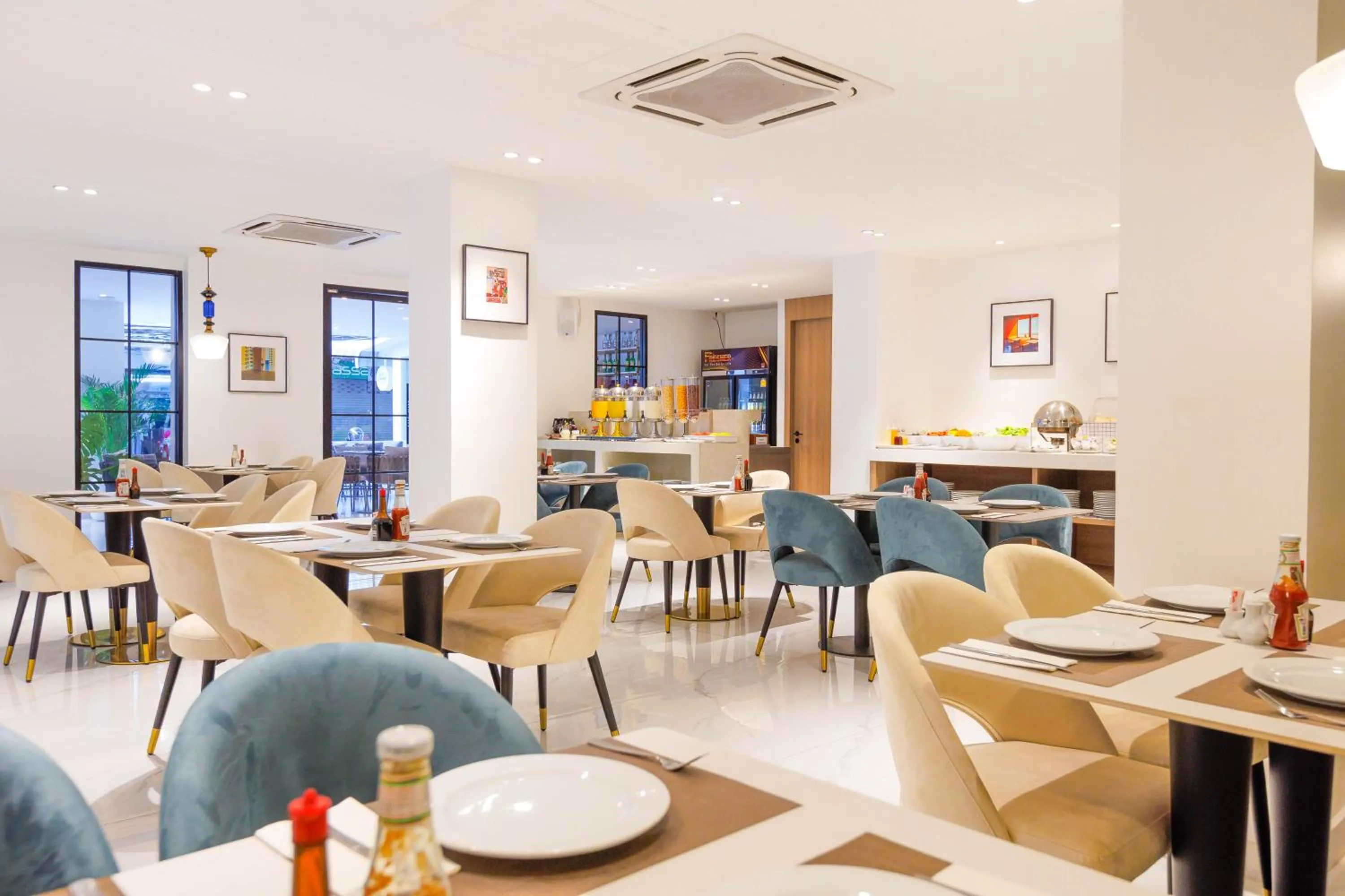 Restaurant/places to eat in The One Bay Breeze