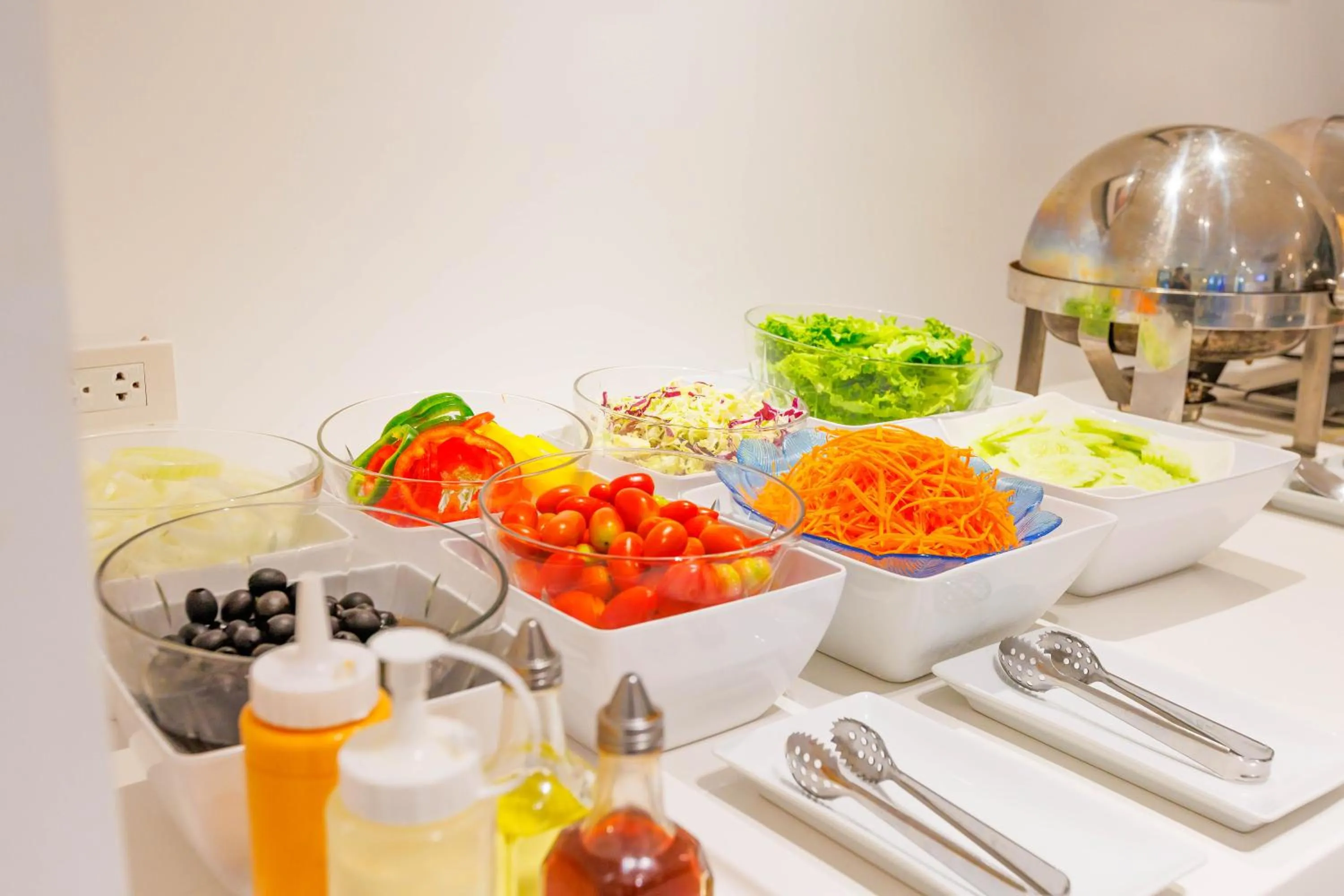 Restaurant/places to eat in The One Bay Breeze