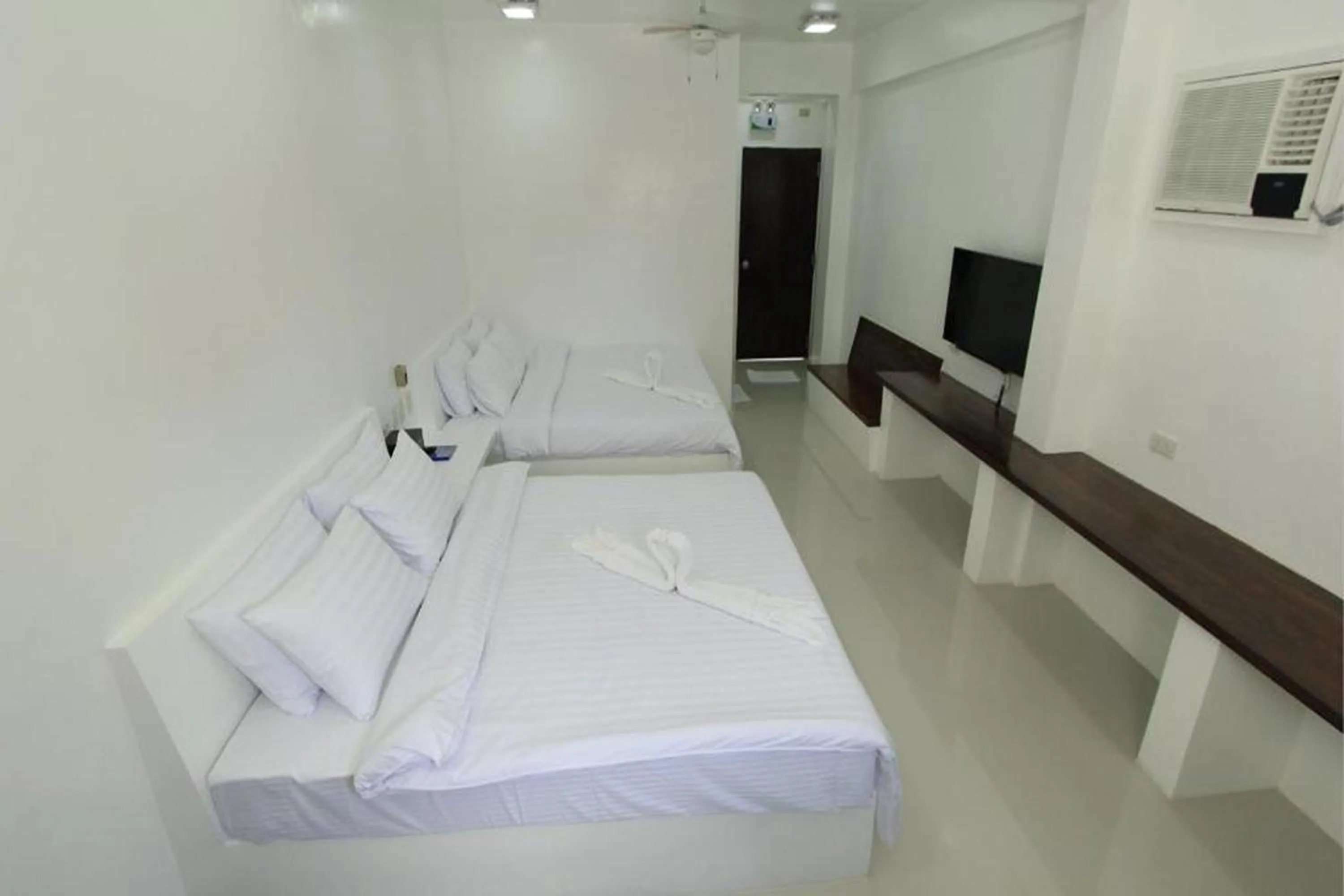 Bedroom, Bed in Coron Bluewave Hotel