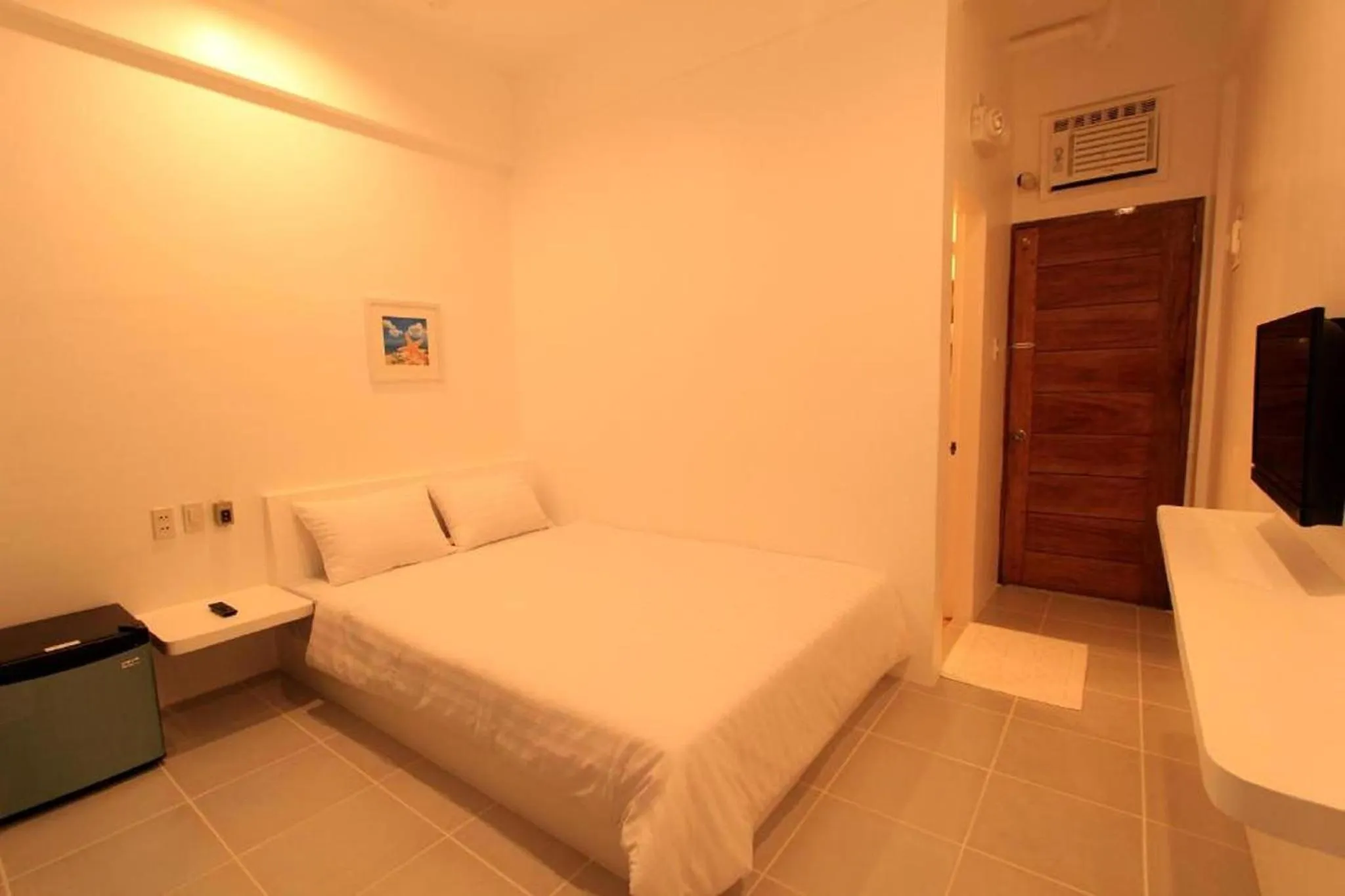 Bedroom, Bed in Coron Bluewave Hotel