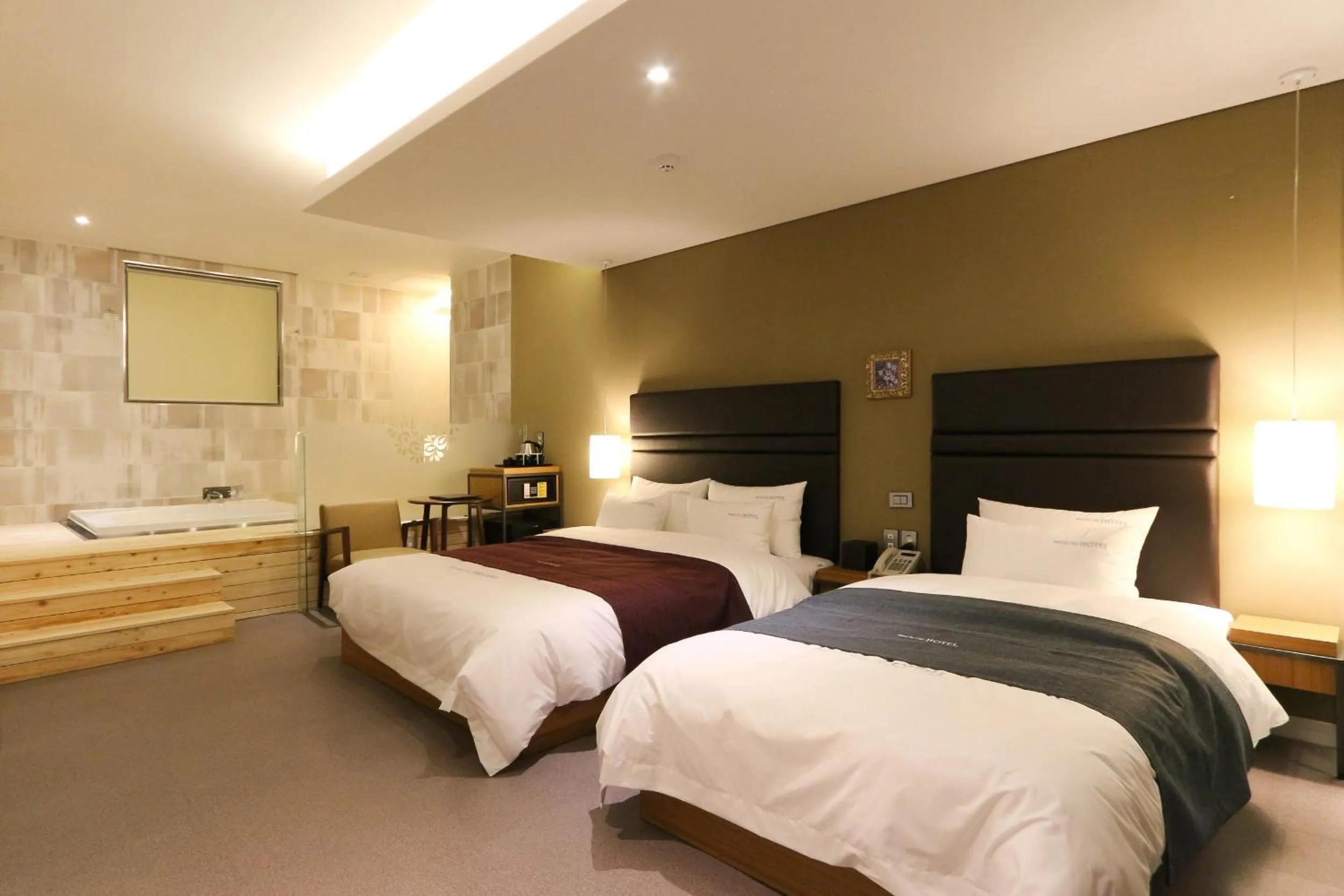 Shower in Best In City Hotel