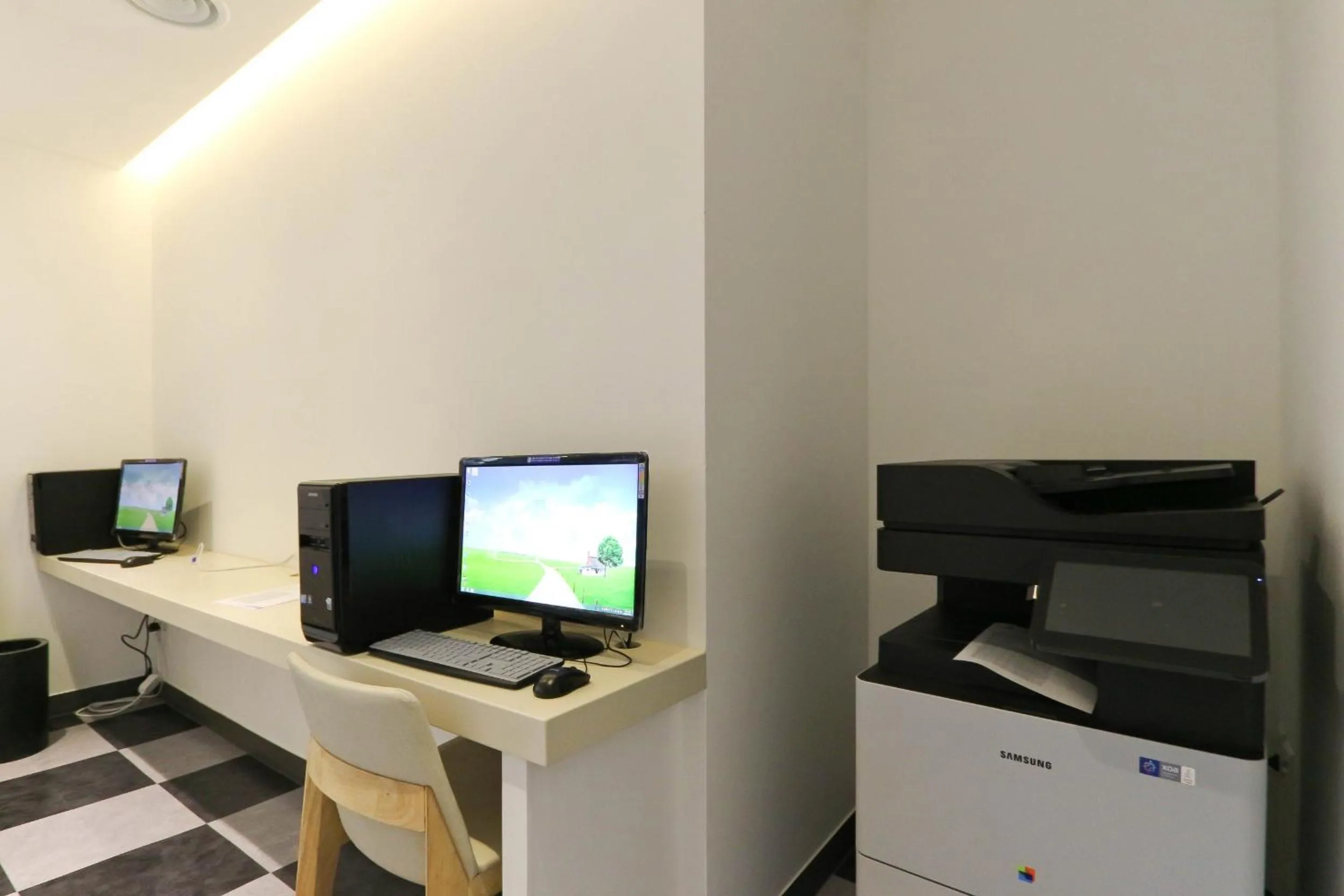 Business facilities, TV/Entertainment Center in Best In City Hotel