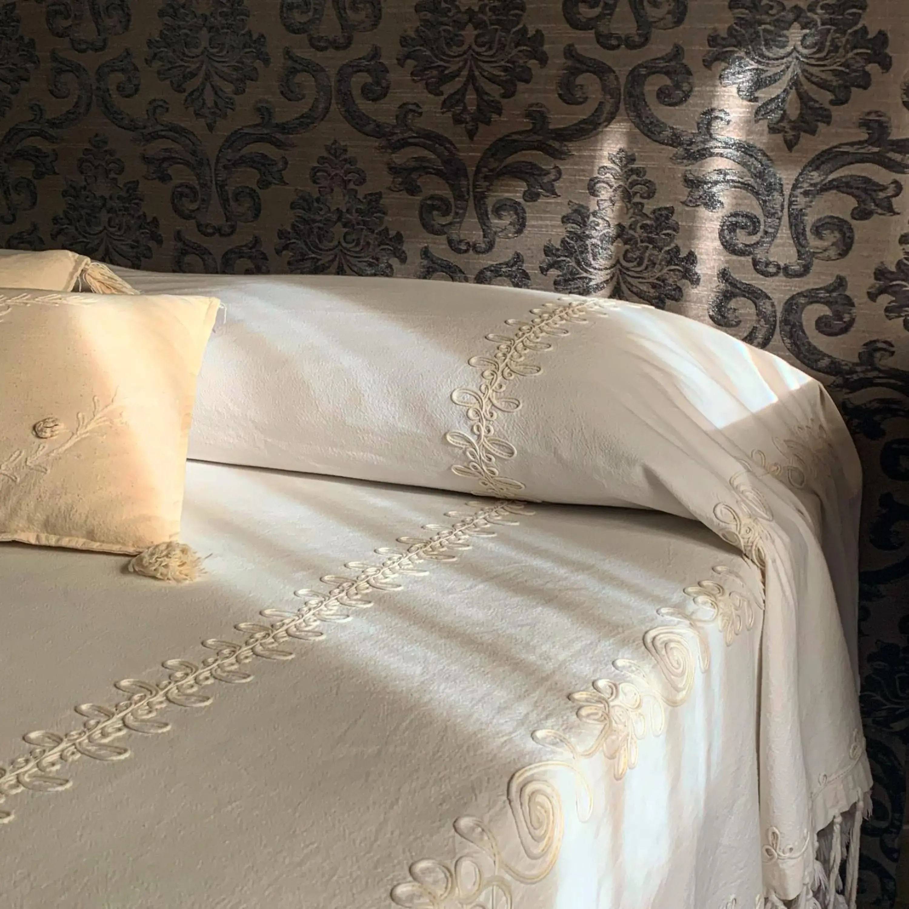 Queen Room with Balcony in B&B Mugnos Charme Living Queen Room with Balcony in B&B Mugnos Charme Living