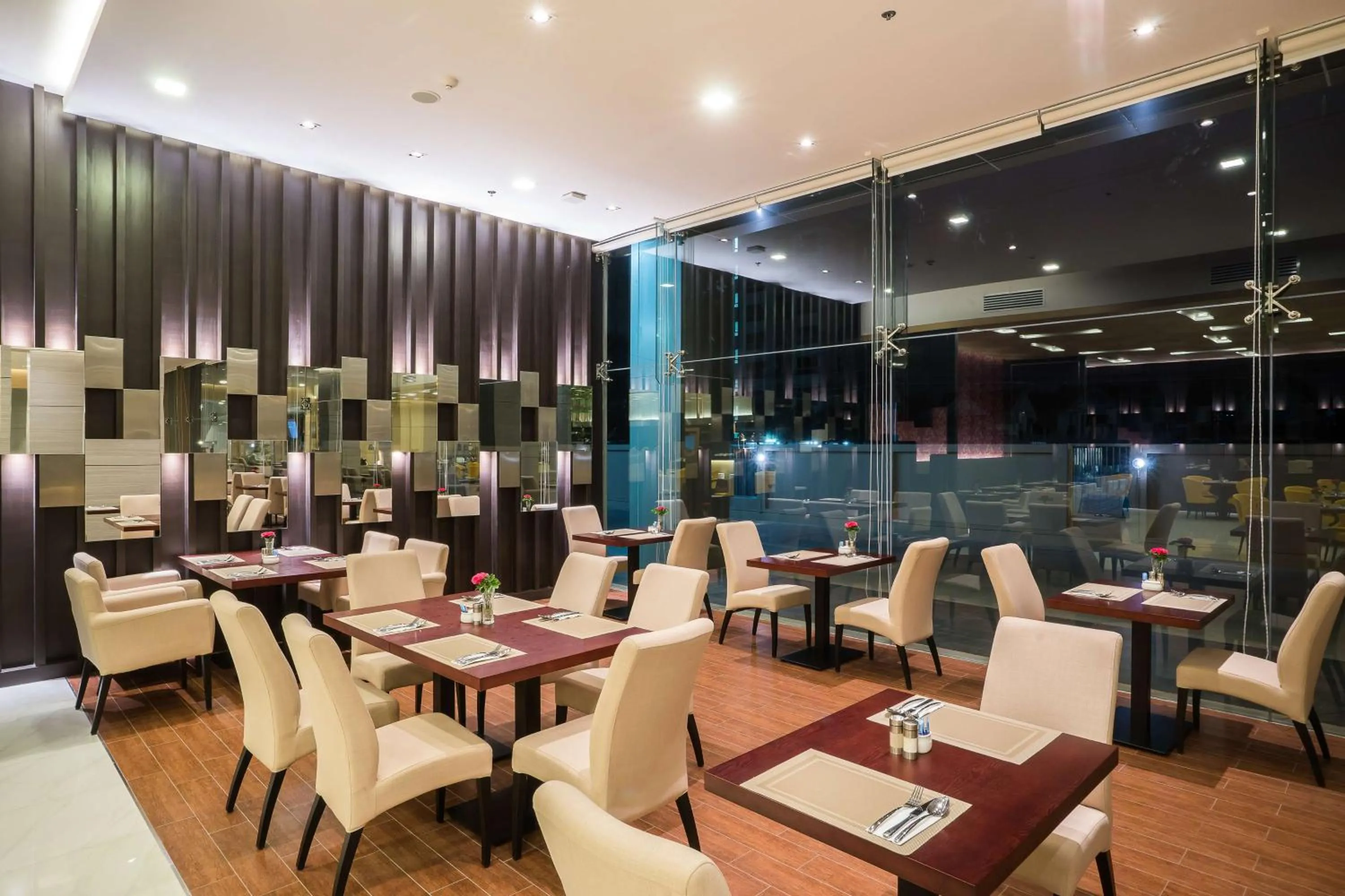 Restaurant/places to eat in Best Western Plus Wanda Grand Hotel