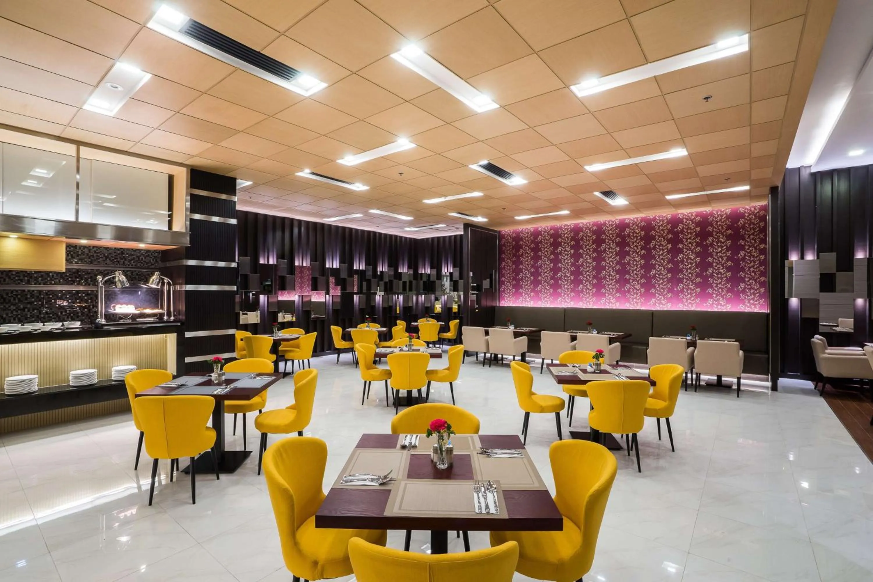 Restaurant/places to eat in Best Western Plus Wanda Grand Hotel