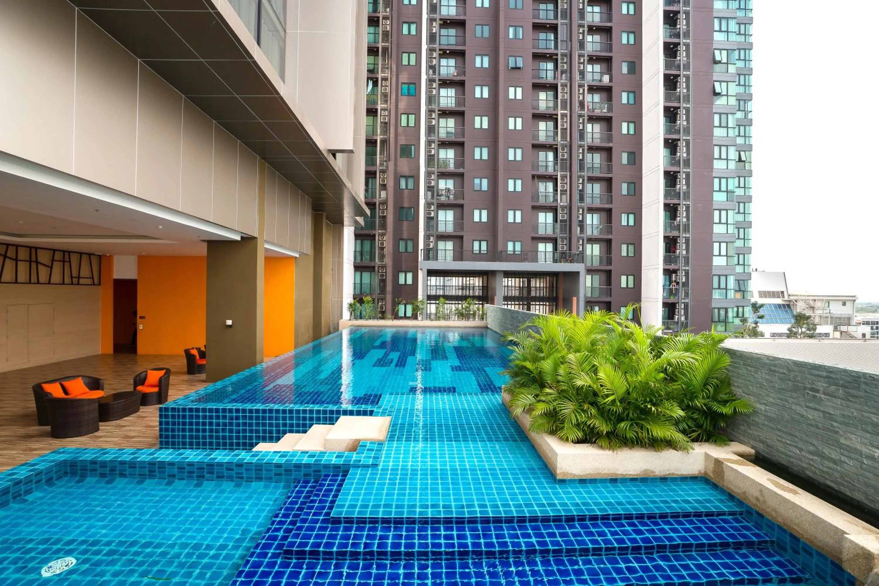 Swimming pool in Best Western Plus Wanda Grand Hotel