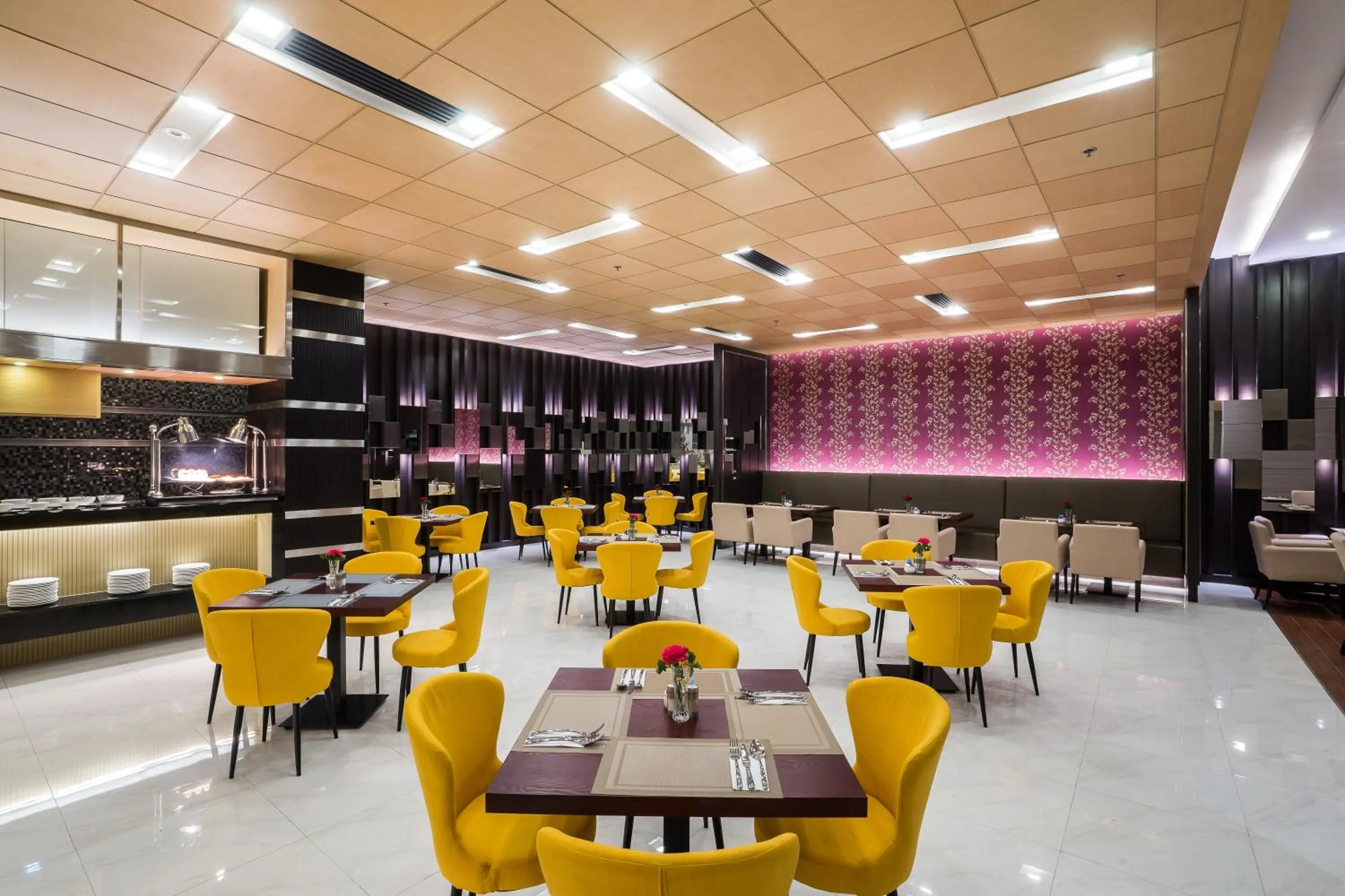 Restaurant/places to eat in Best Western Plus Wanda Grand Hotel
