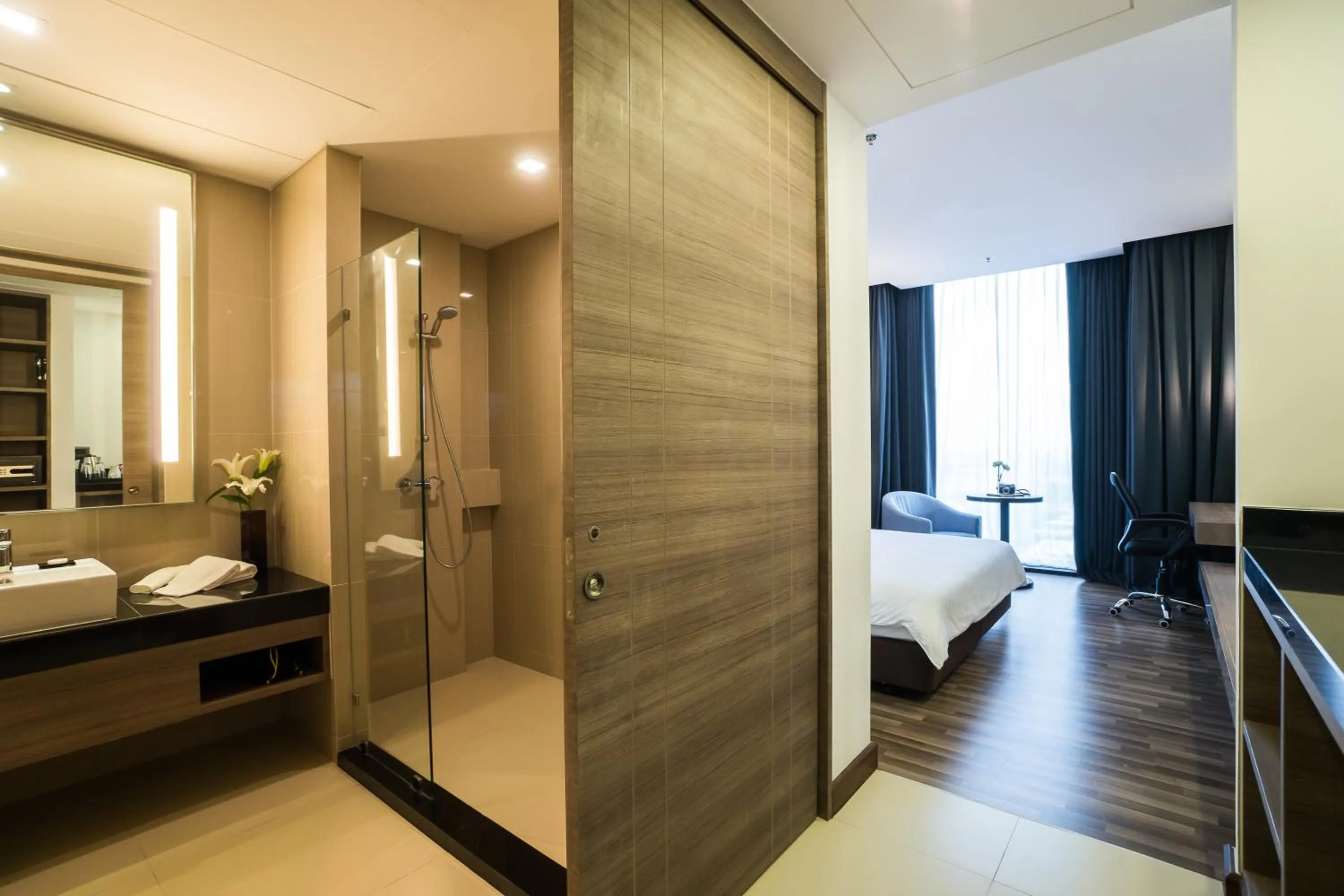 Bathroom, Bed in Best Western Plus Wanda Grand Hotel