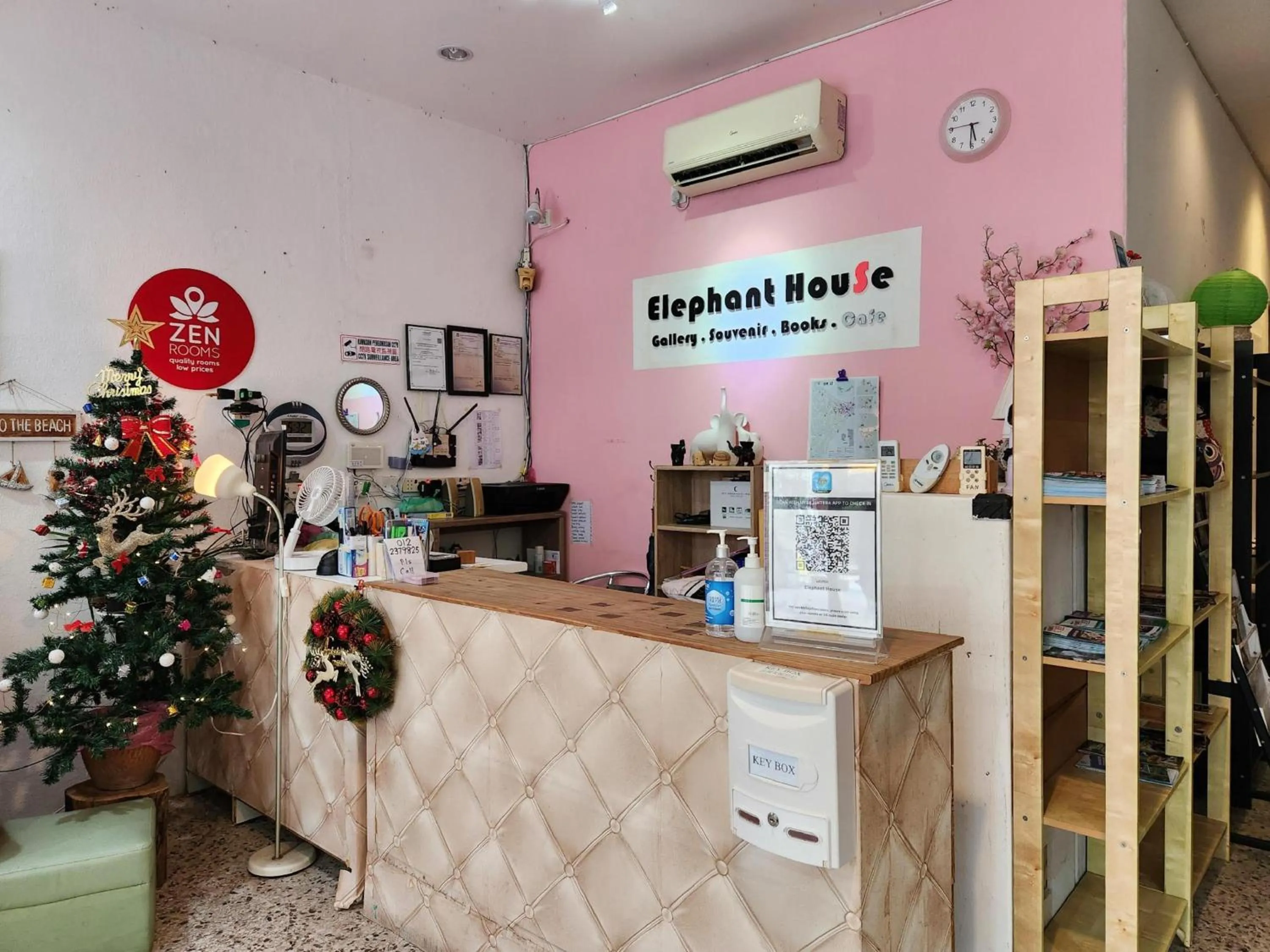 Lobby or reception in Hotel O Elephant House Boutique Hotel