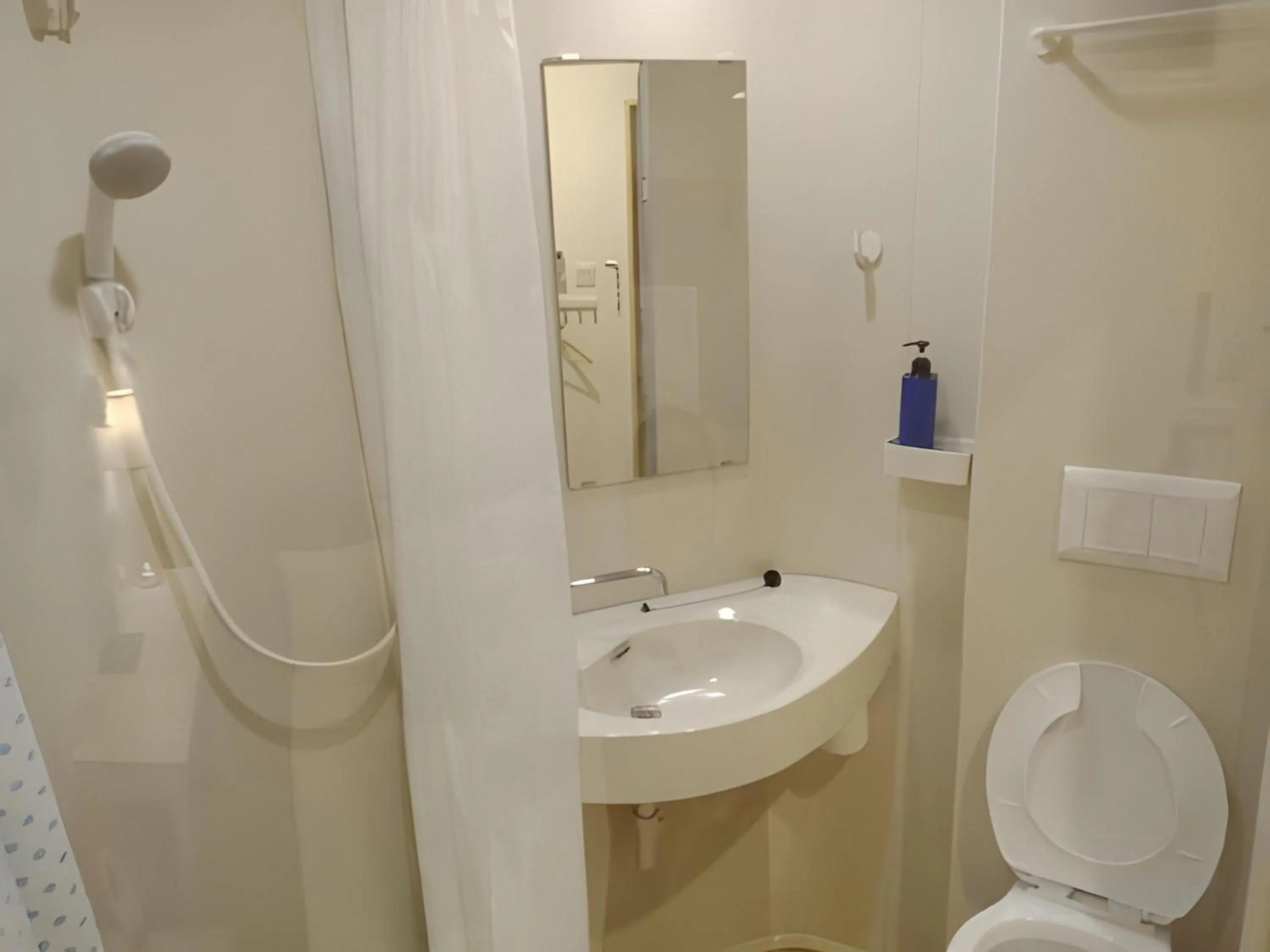 Bathroom in Hotel O Elephant House Boutique Hotel