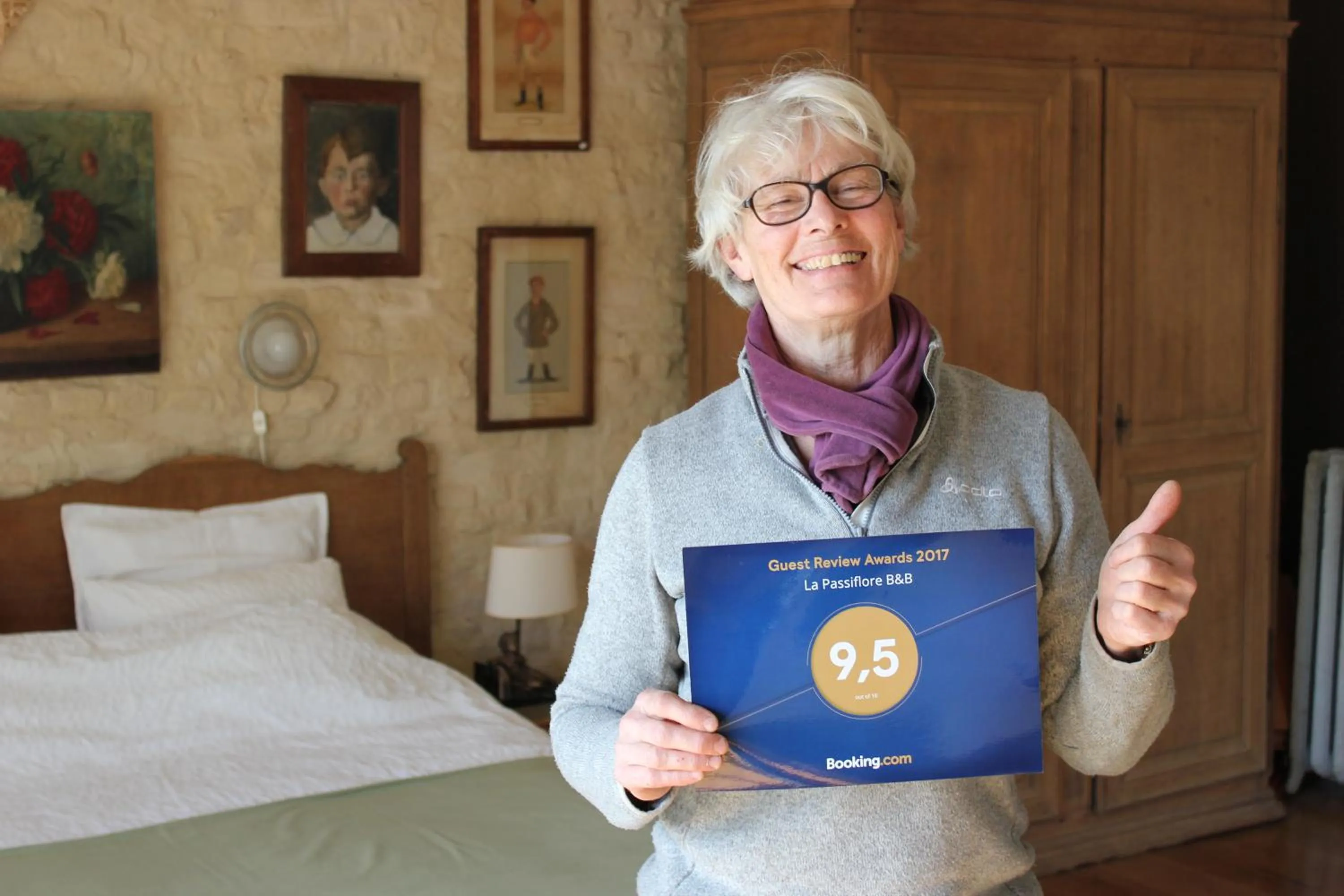 Logo/Certificate/Sign, Bed in La Passiflore B&B