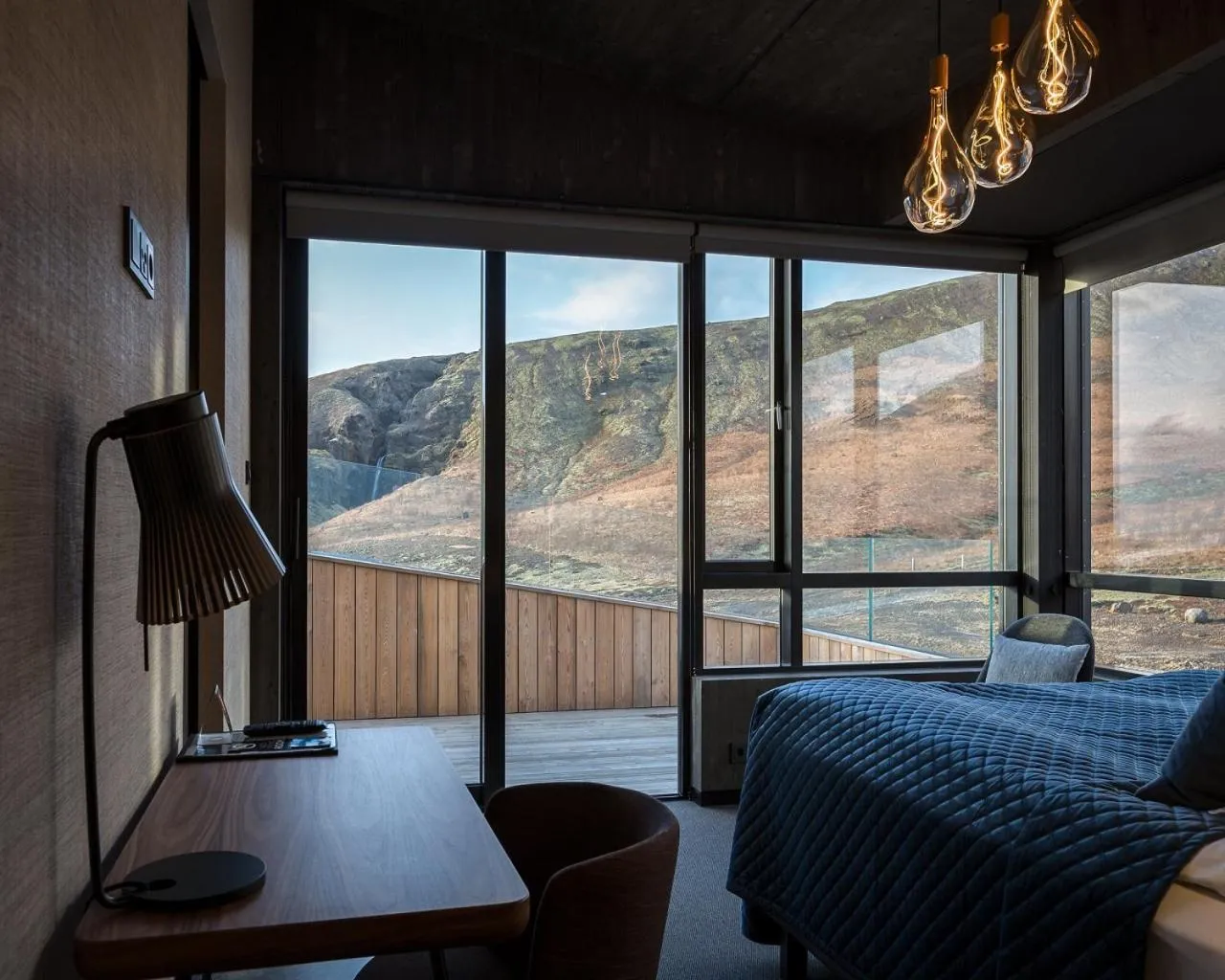 Mountain view, Bed in Fosshotel Glacier Lagoon